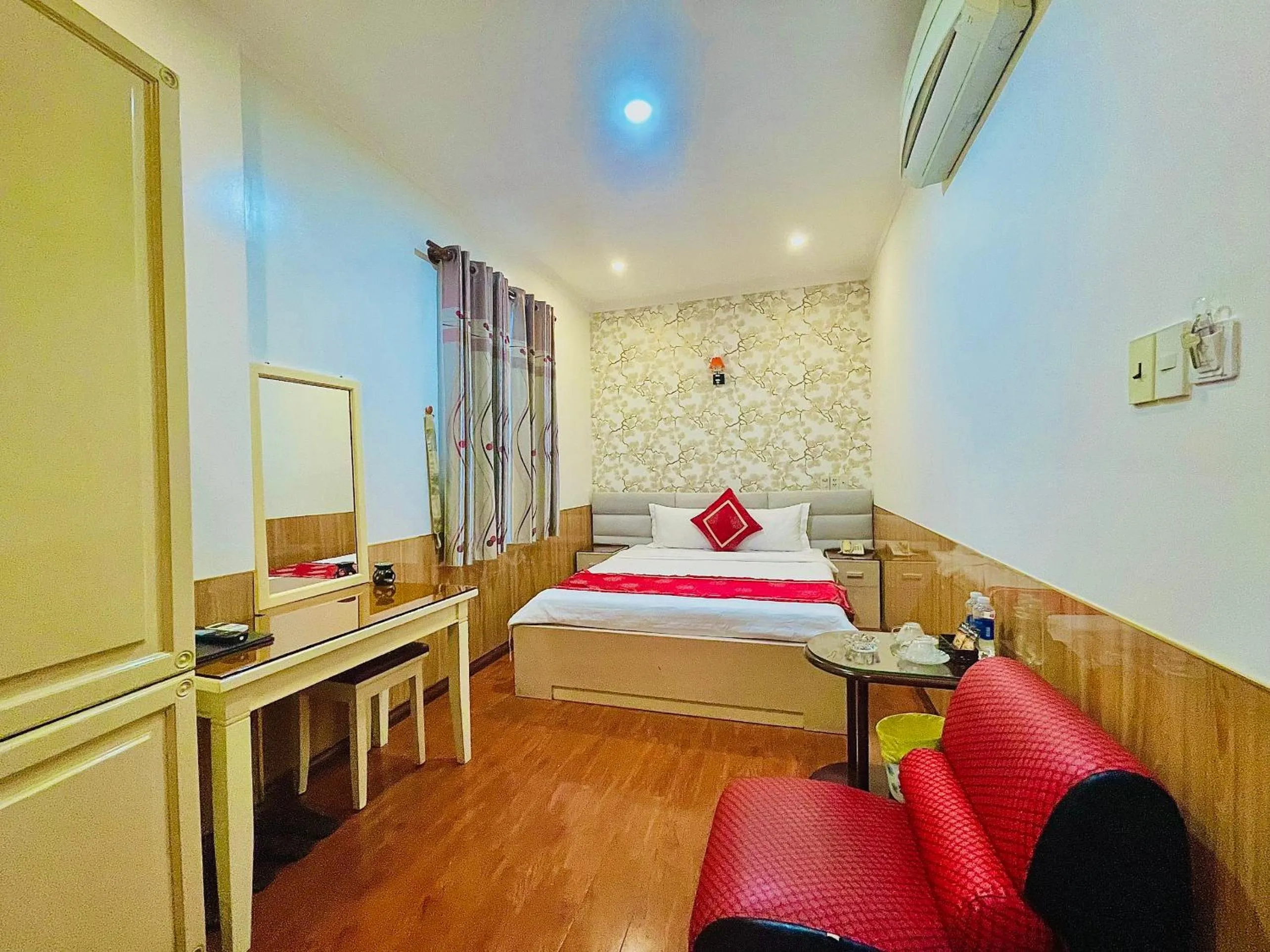 Bedroom, Bed in Linh Phuong 2 Hotel