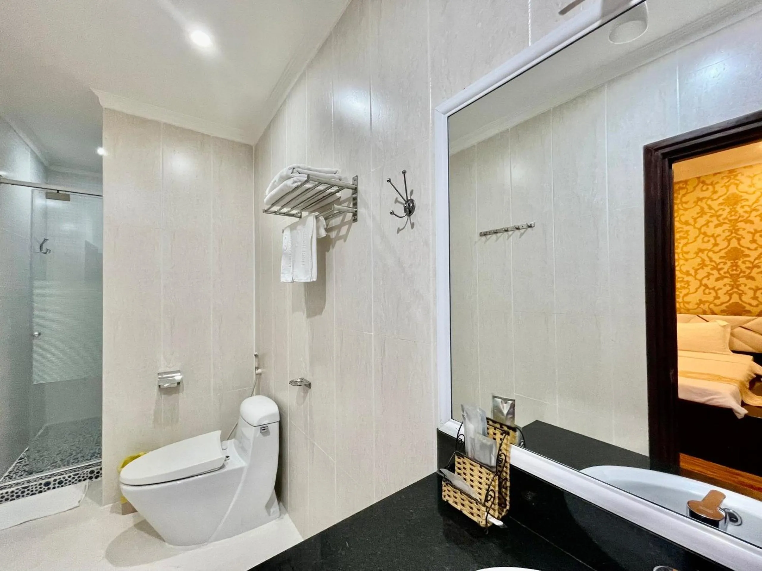 Shower in Linh Phuong 2 Hotel