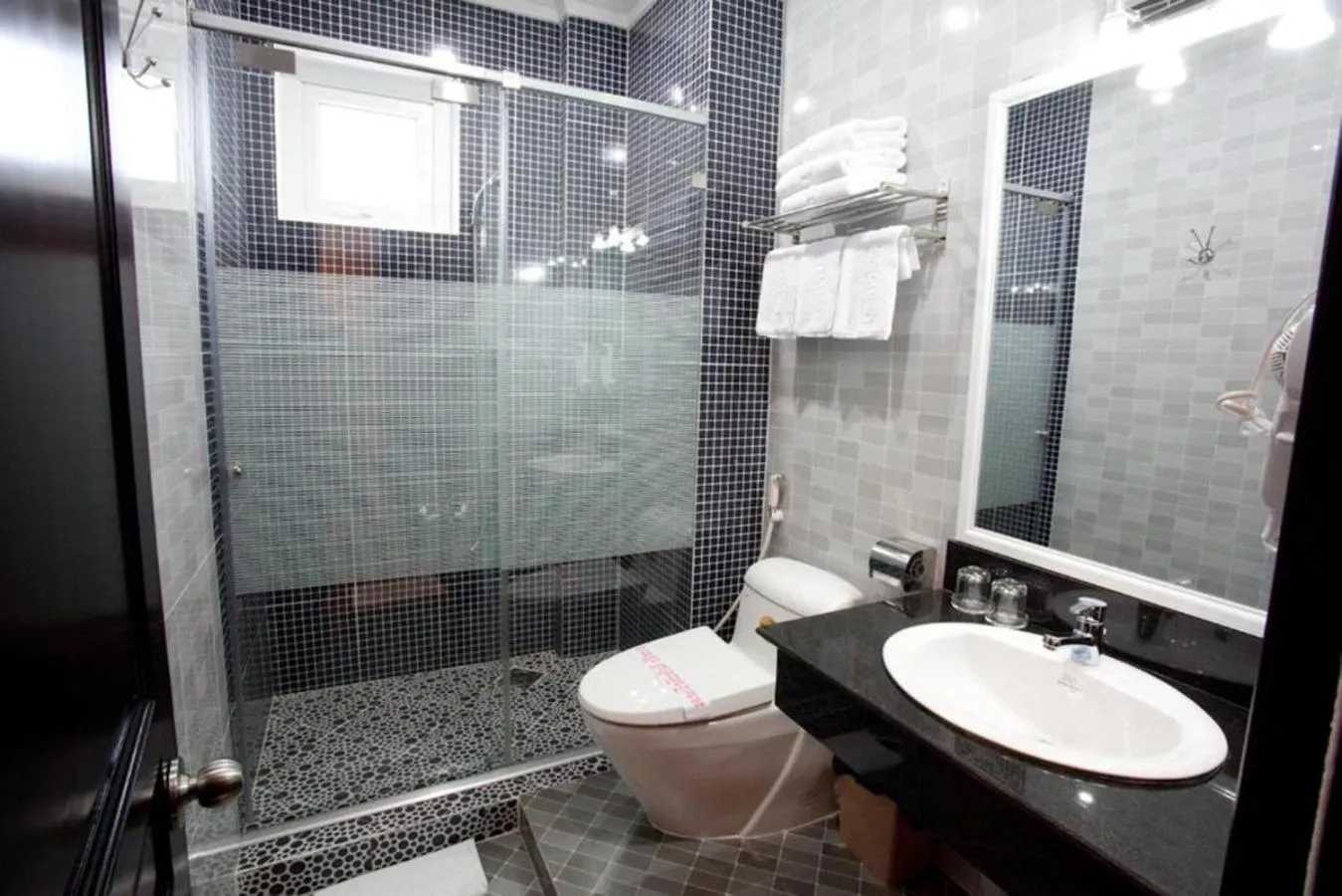 Bathroom in Linh Phuong 2 Hotel