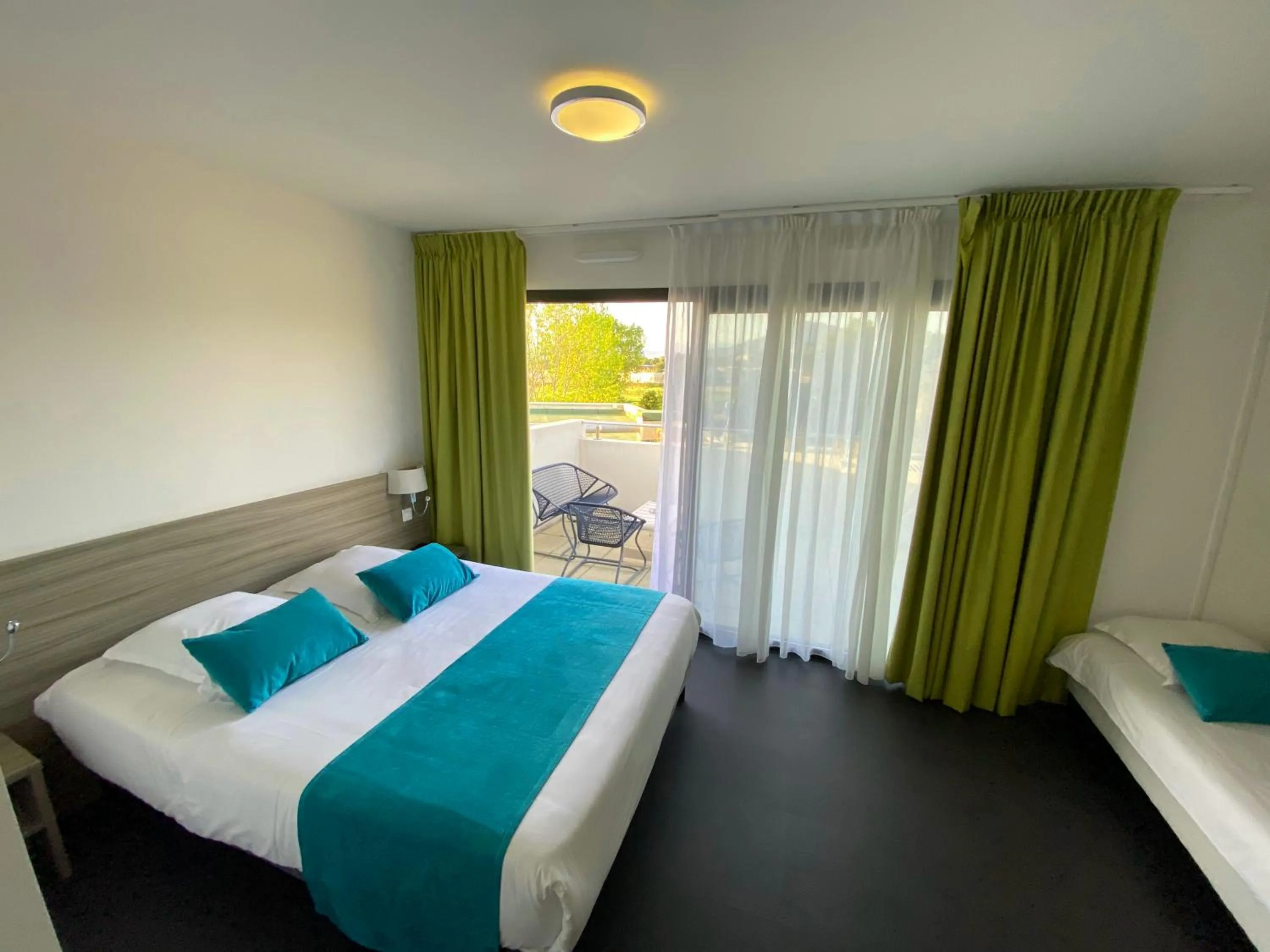 Bed in Suite Home Porticcio