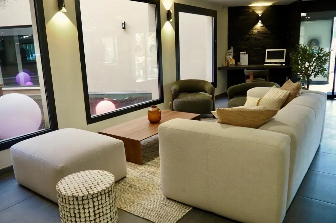 Seating area in Suite Home Porticcio