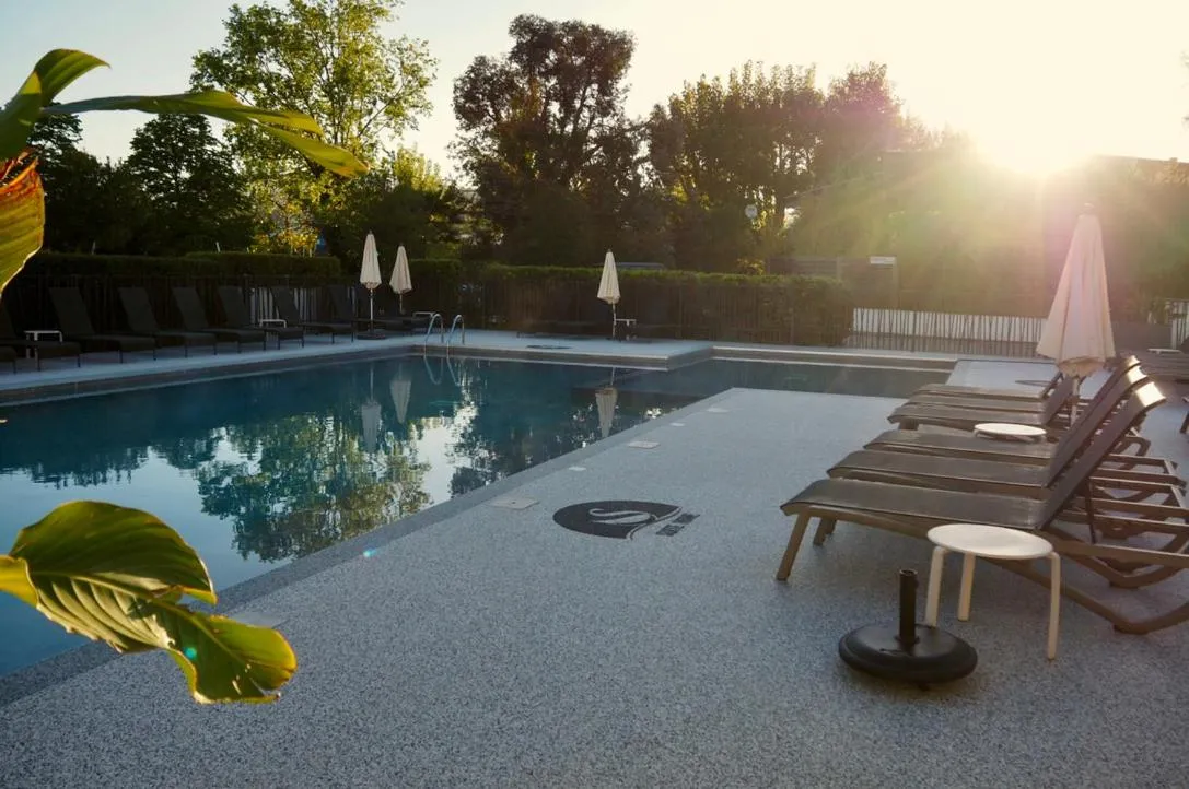 Swimming pool in Suite Home Porticcio