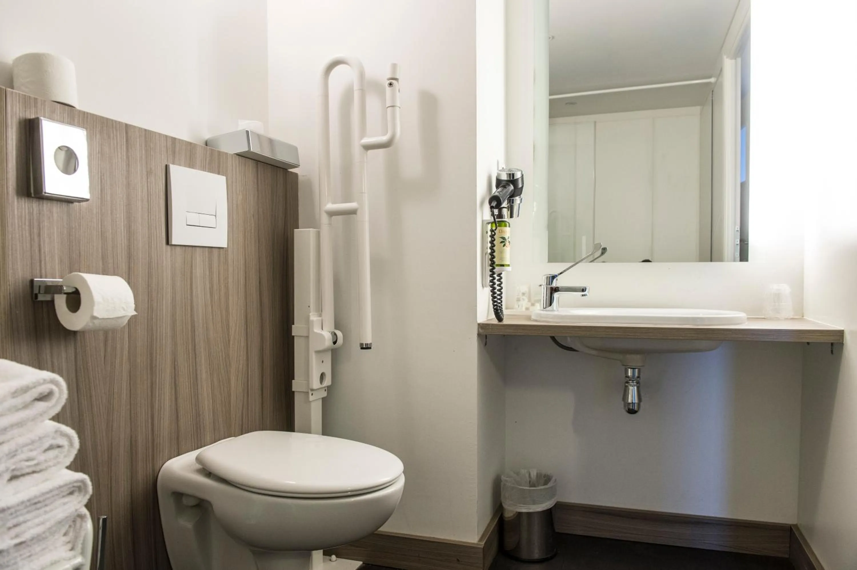 Toilet in Suite Home Porticcio