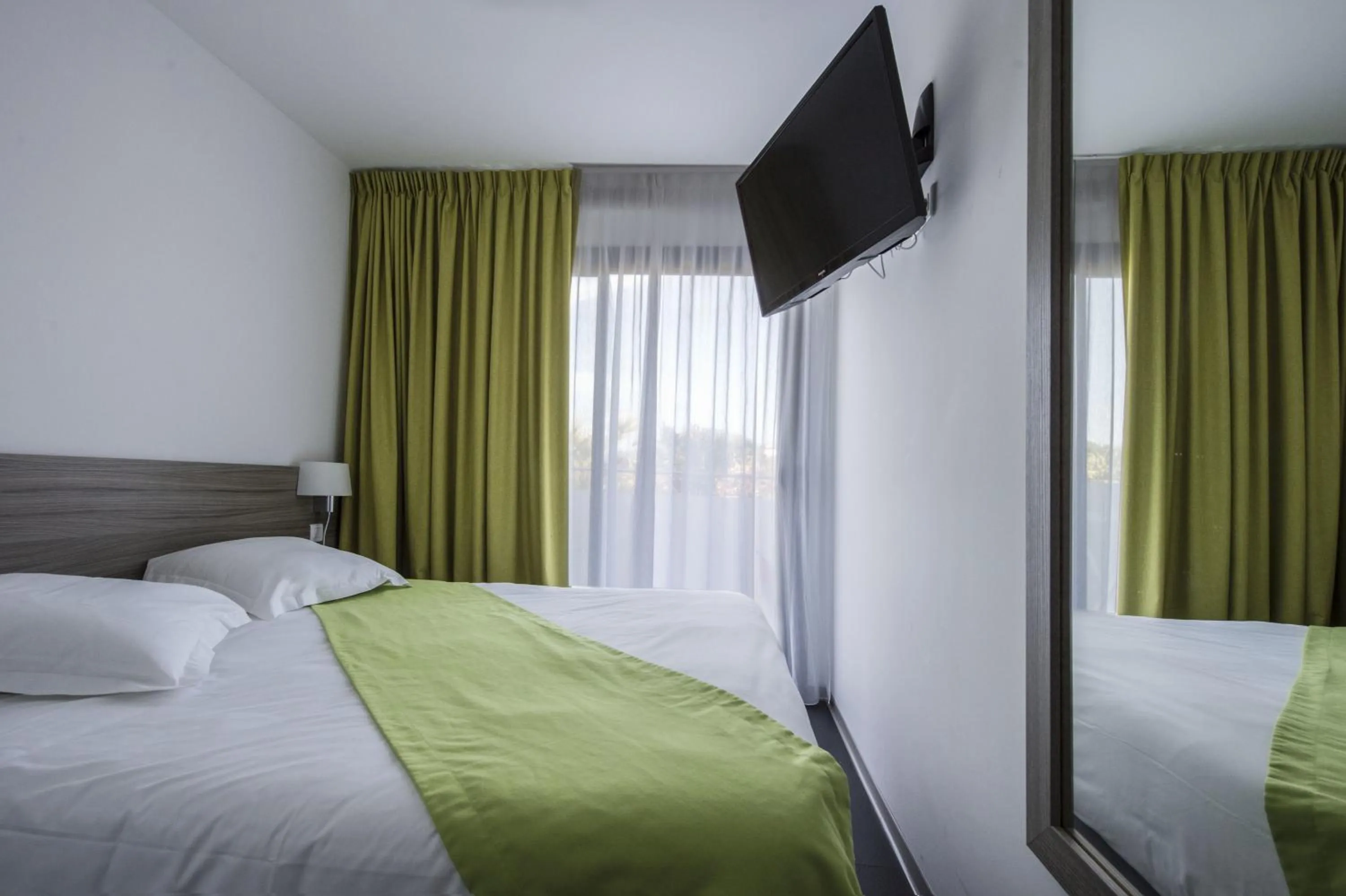 Bed in Suite Home Porticcio