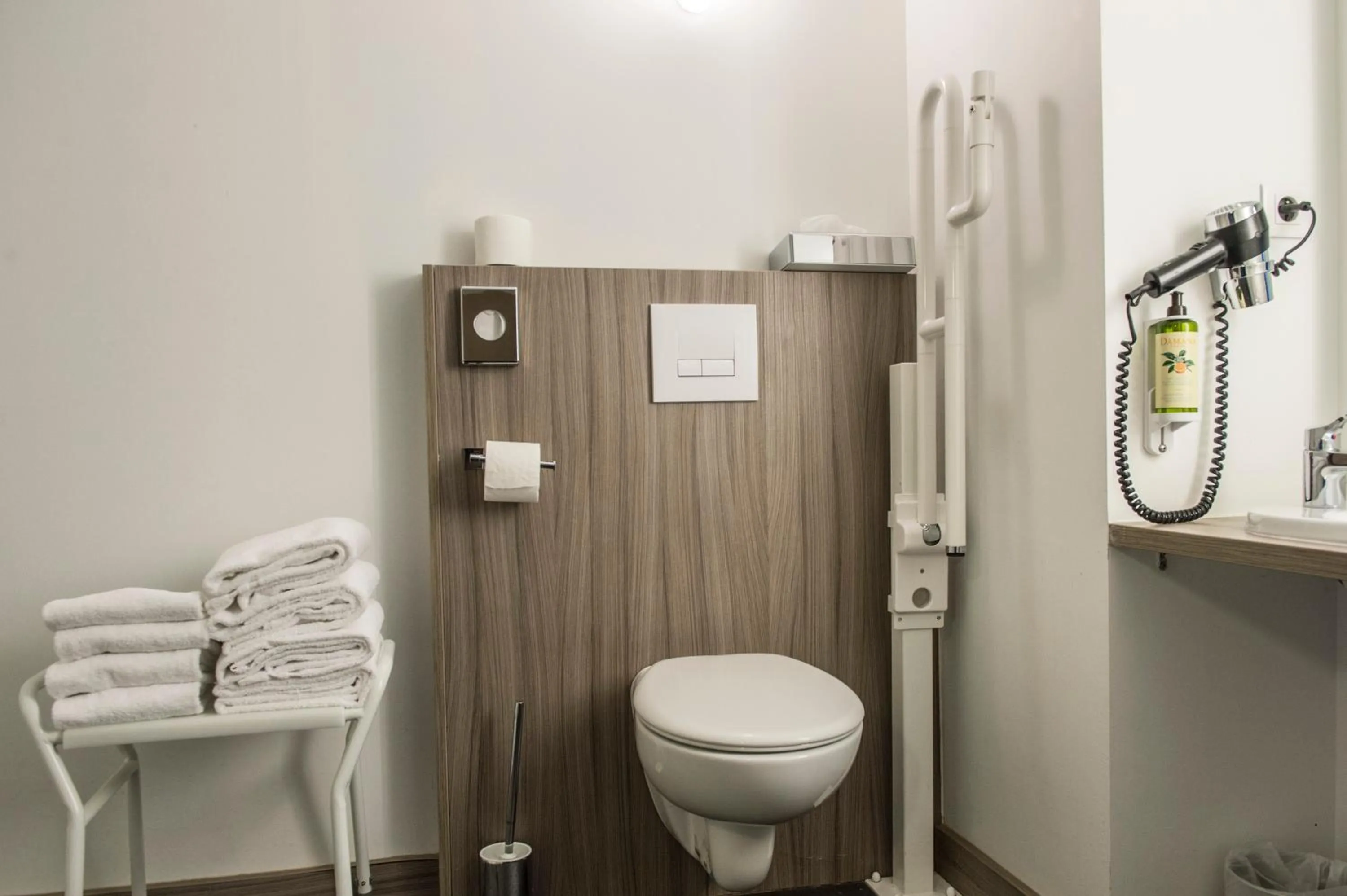 Toilet in Suite Home Porticcio