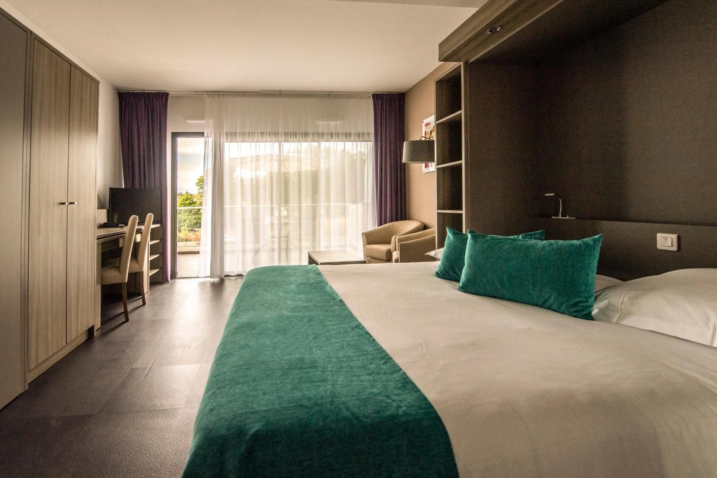 Bedroom, Bed in Suite Home Porticcio