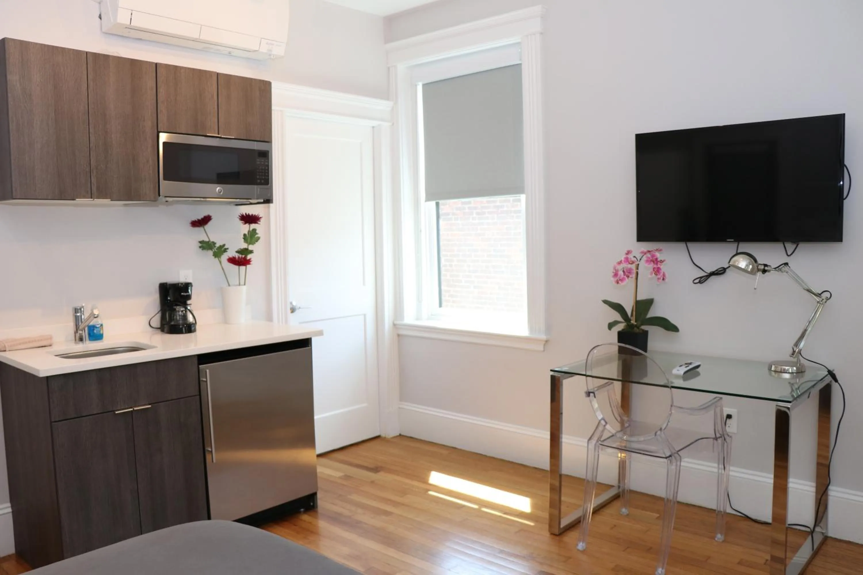 TV and multimedia in A Stylish Stay w/ a Queen Bed, Heated Floors.. #33