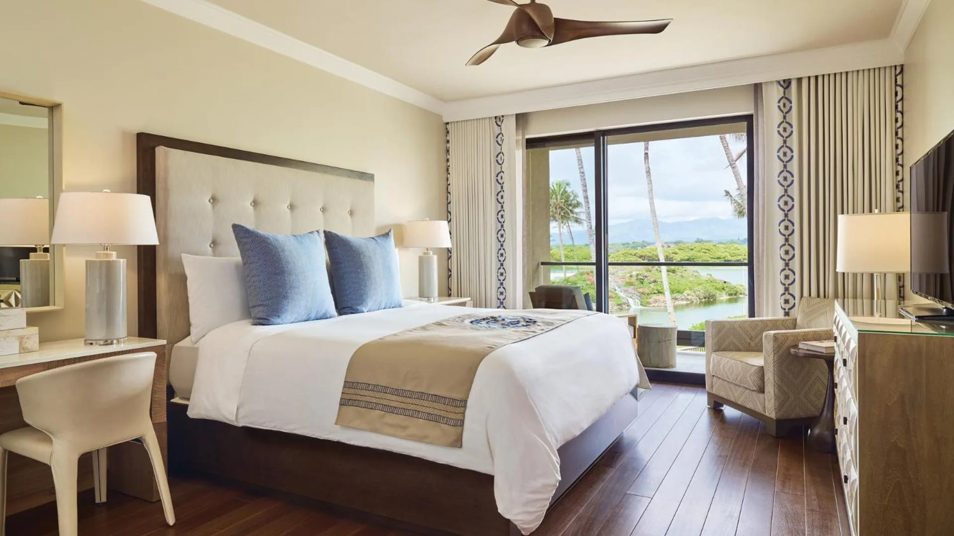 Bedroom, Bed in Timbers Kauai Ocean Club & Residences