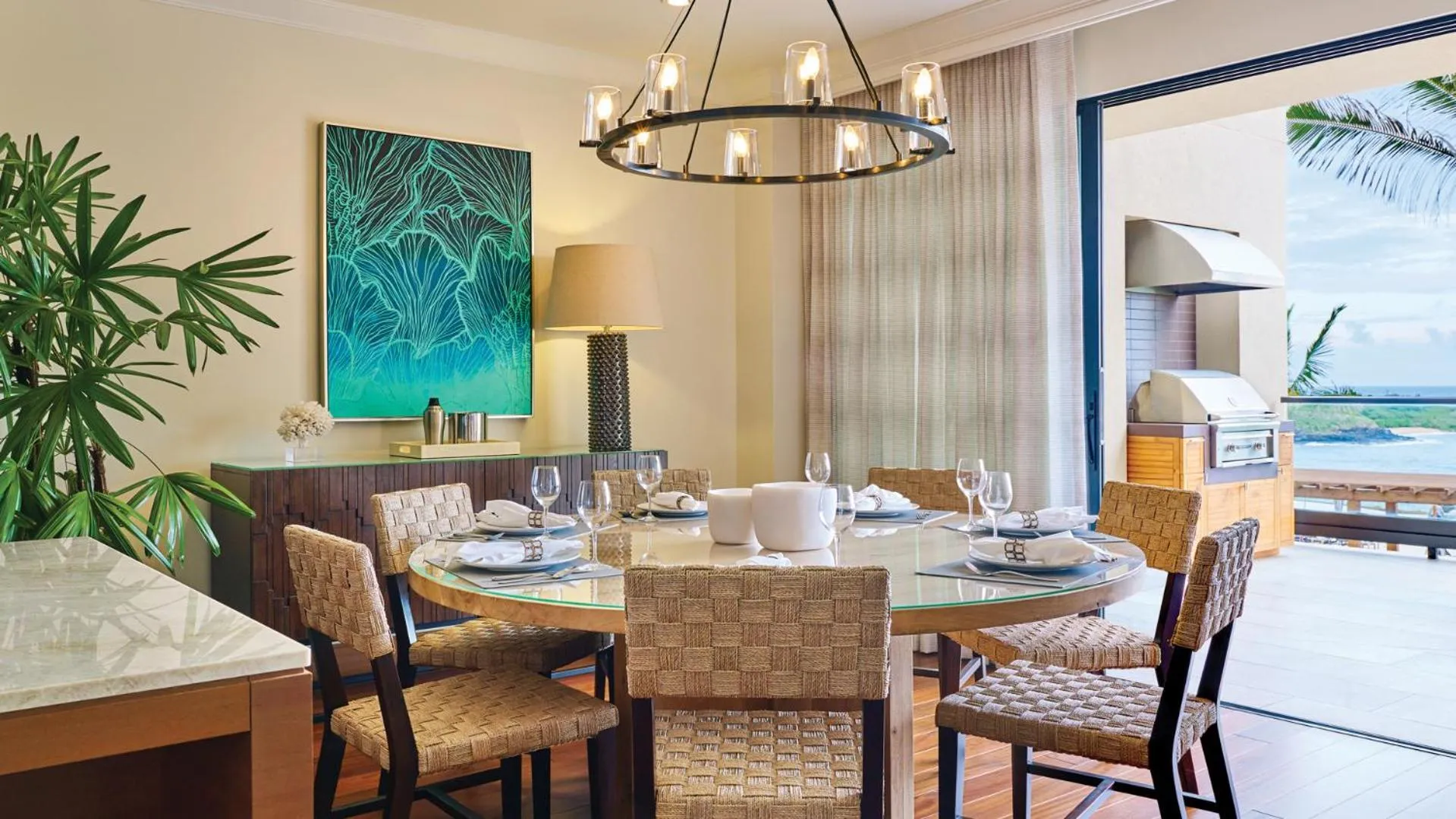Dining area in Timbers Kauai Ocean Club & Residences