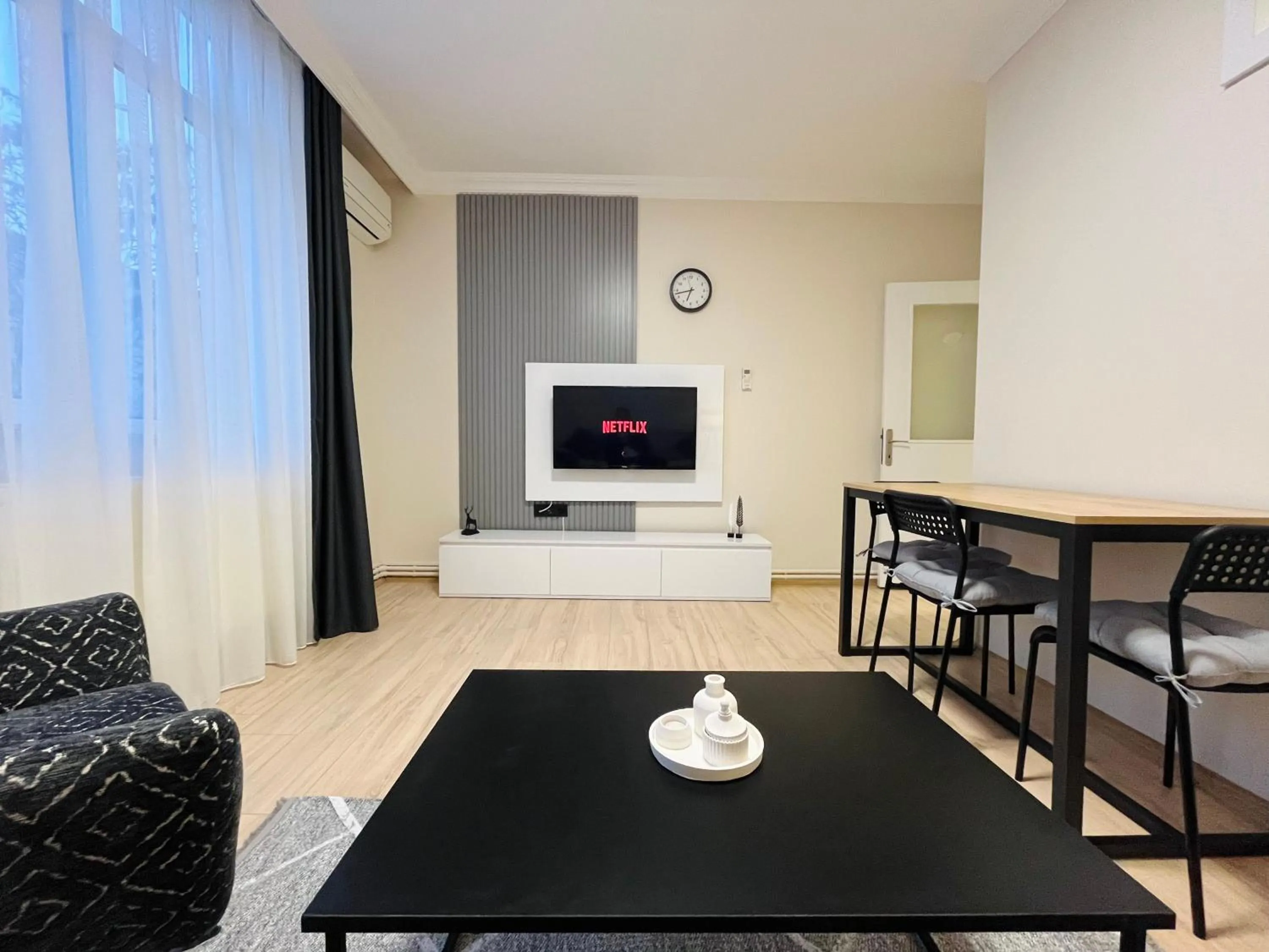 TV and multimedia in Westley Residence Taksim