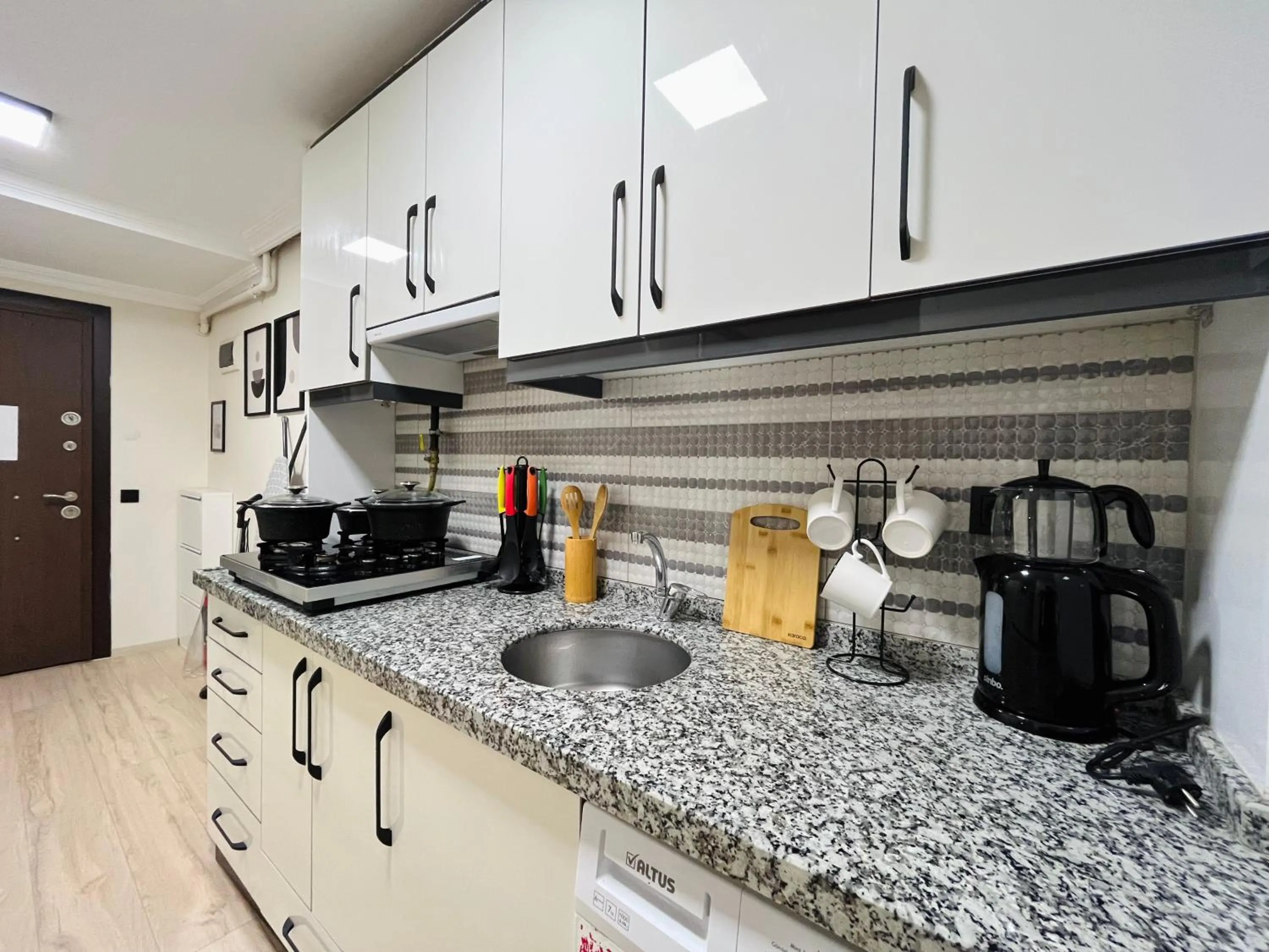 Coffee/tea facilities in Westley Residence Taksim