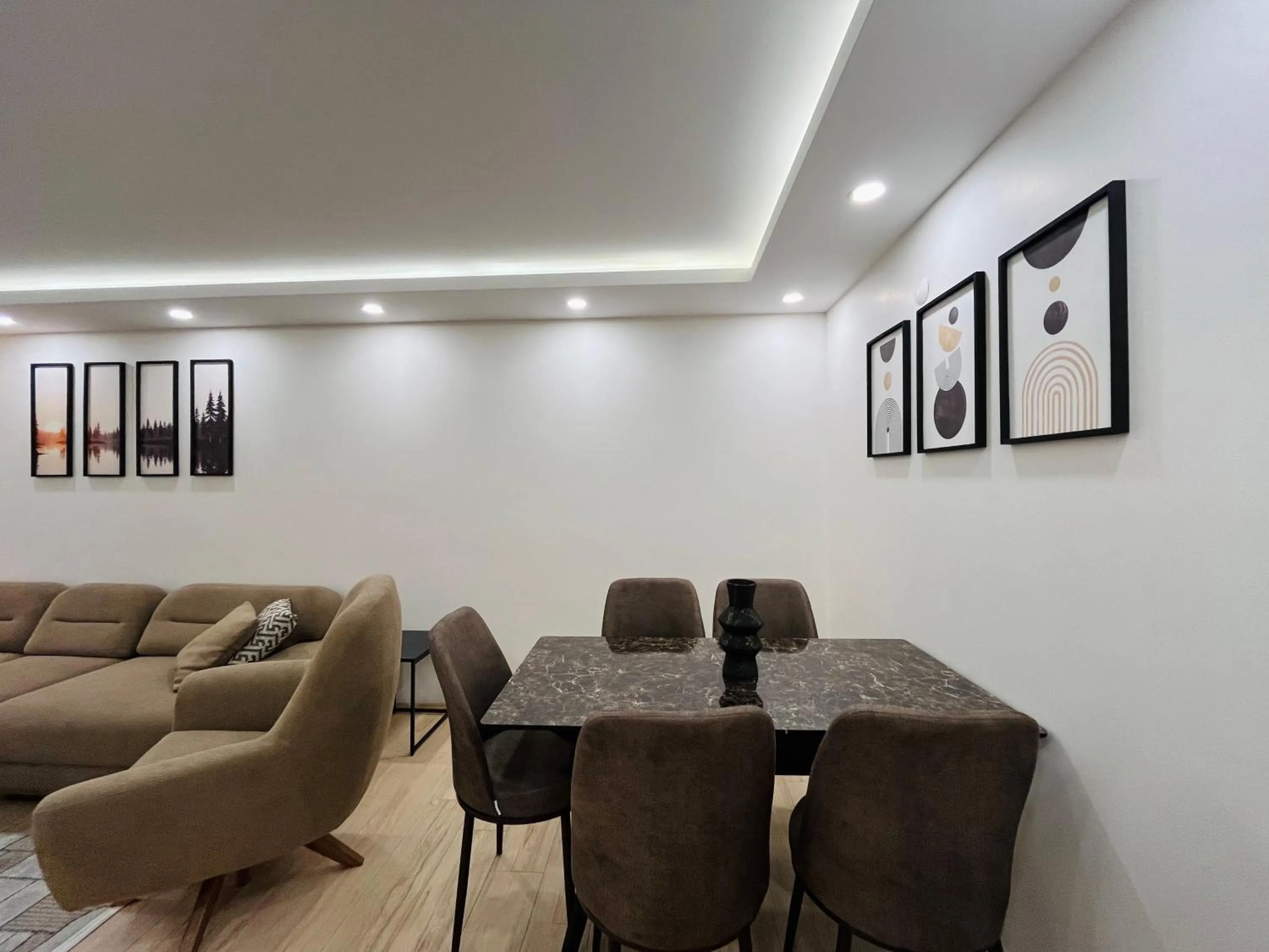 Dining area in Westley Residence Taksim