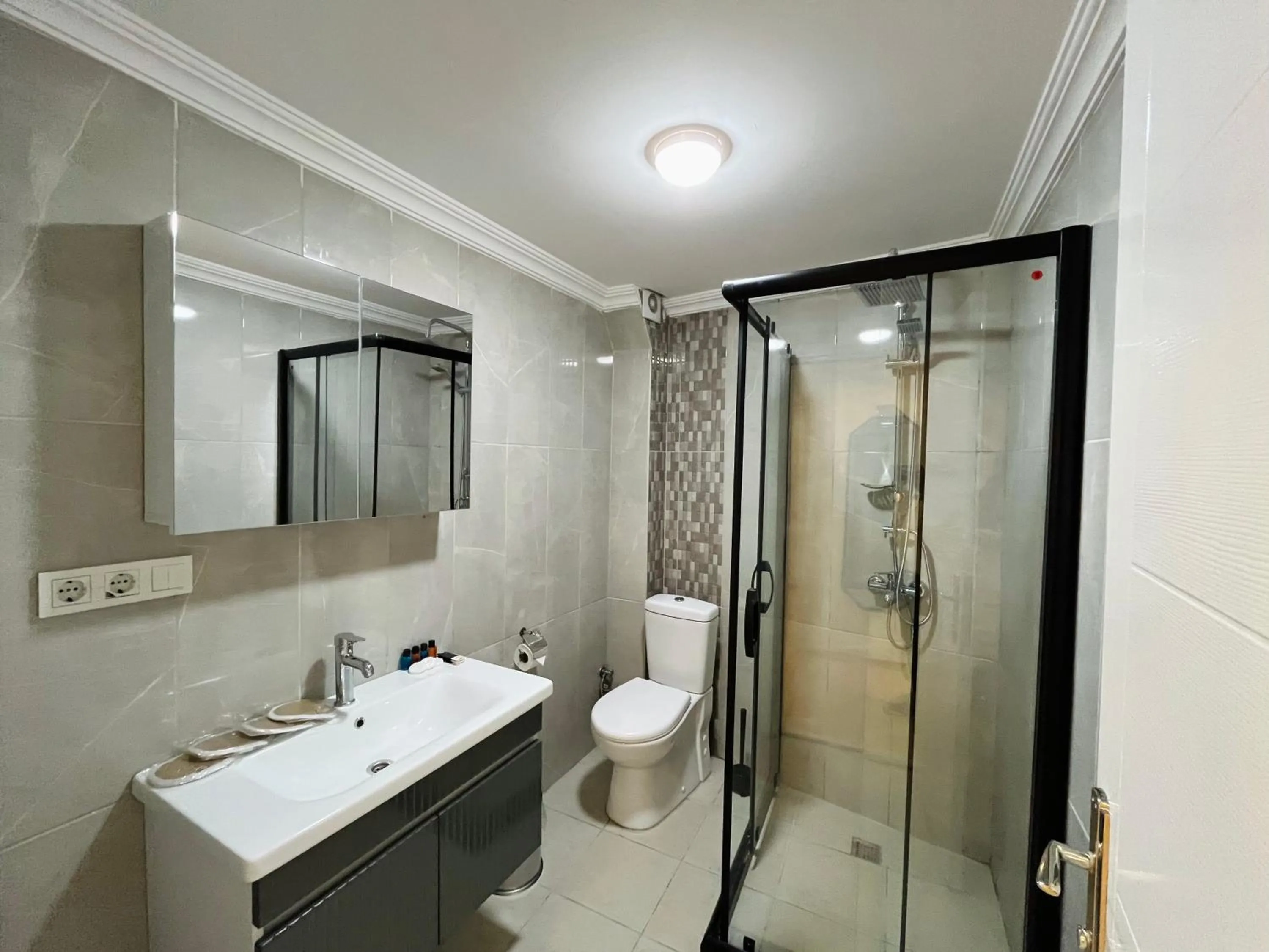 Shower in Westley Residence Taksim