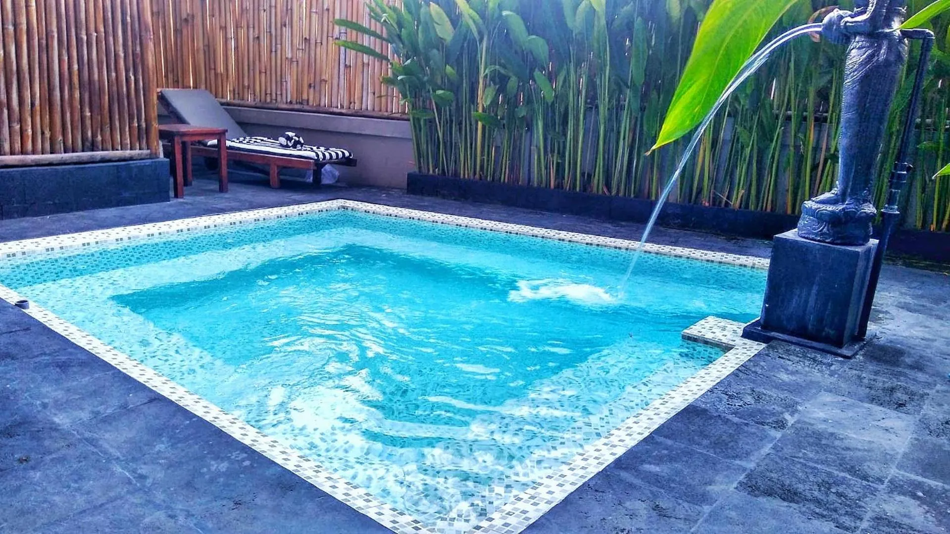 Swimming pool in Hotel Neo - Kuta, Jelantik