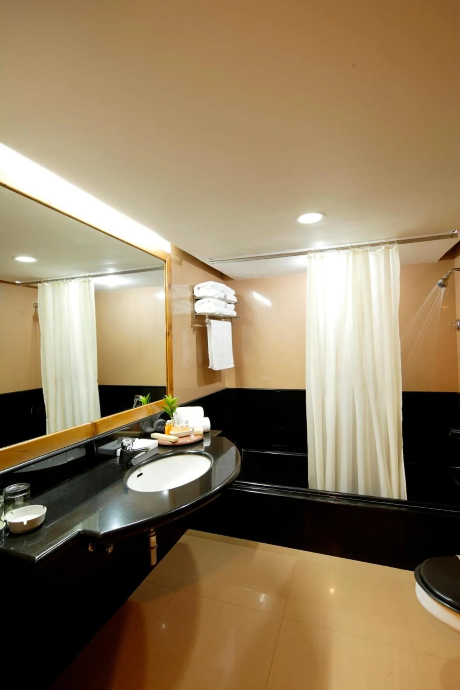 Bathroom in Manuallaya The Resort & Spa