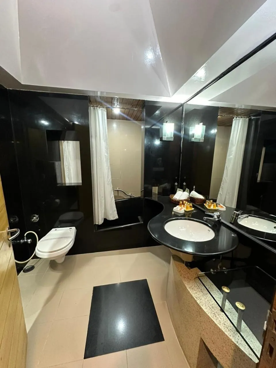 Bathroom in Manuallaya The Resort & Spa