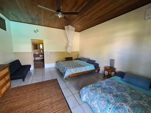 Photo of the whole room, Bed in TEA TAHITI Holidays