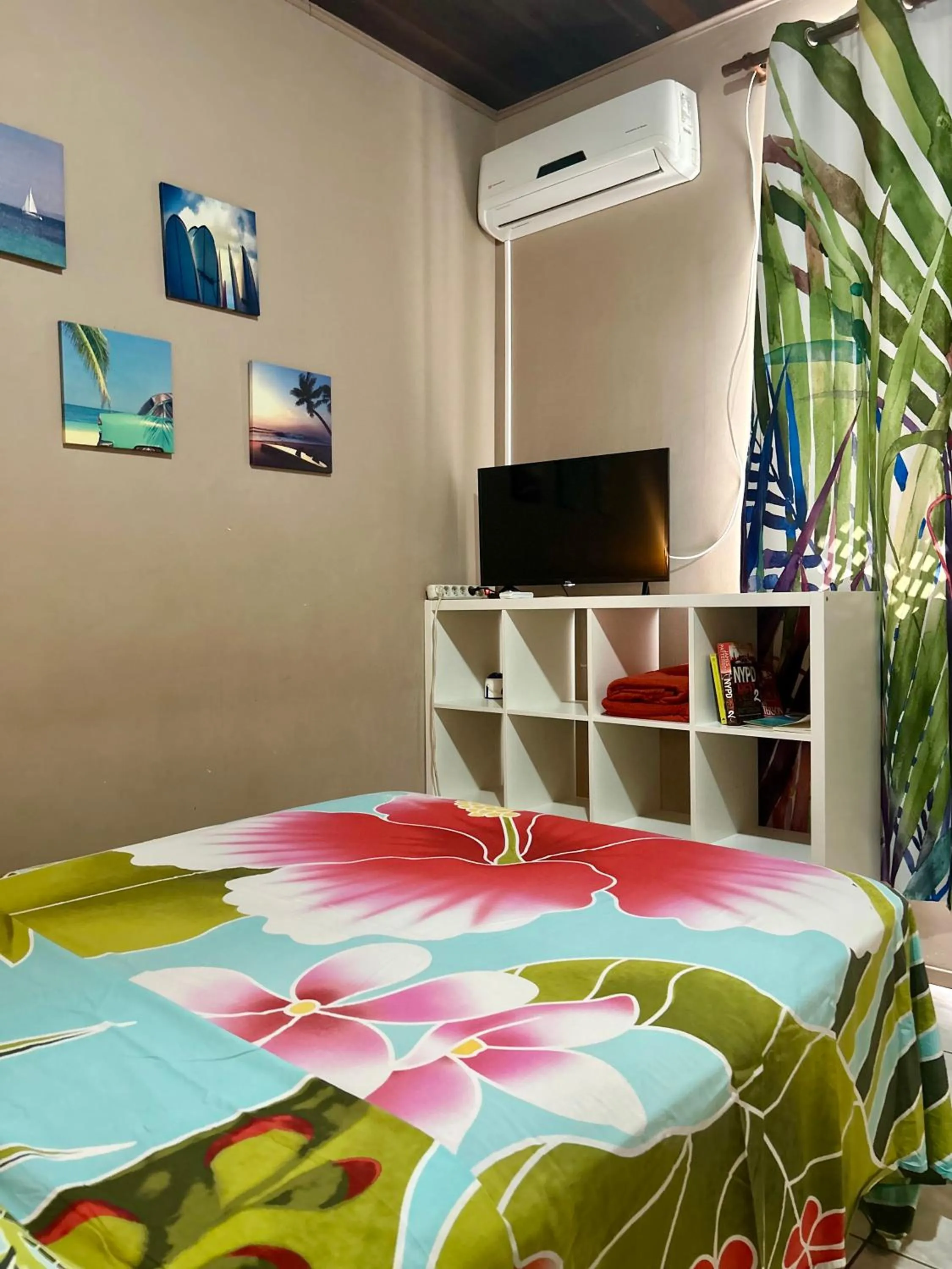 TV and multimedia, Bed in TEA TAHITI Holidays