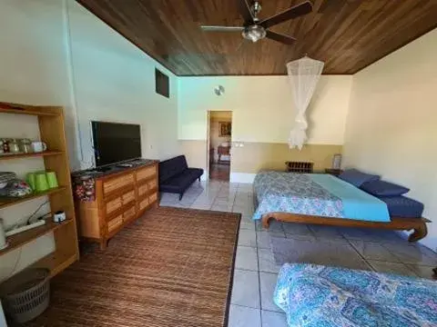 Quadruple Room with Private Bathroom in TEA TAHITI Holidays Quadruple Room with Private Bathroom in TEA TAHITI Holidays