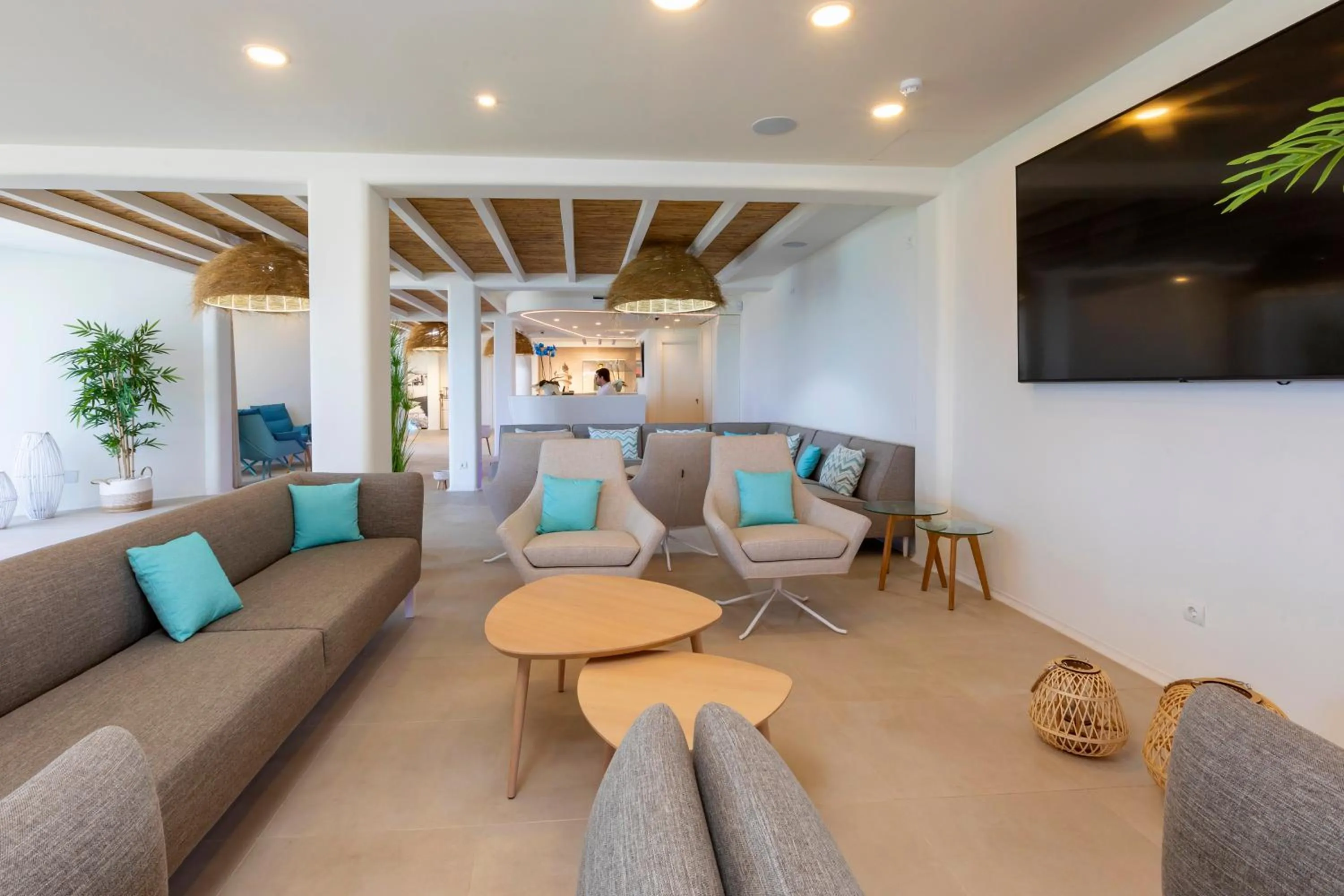 Communal lounge/ TV room in Hotel Maysi