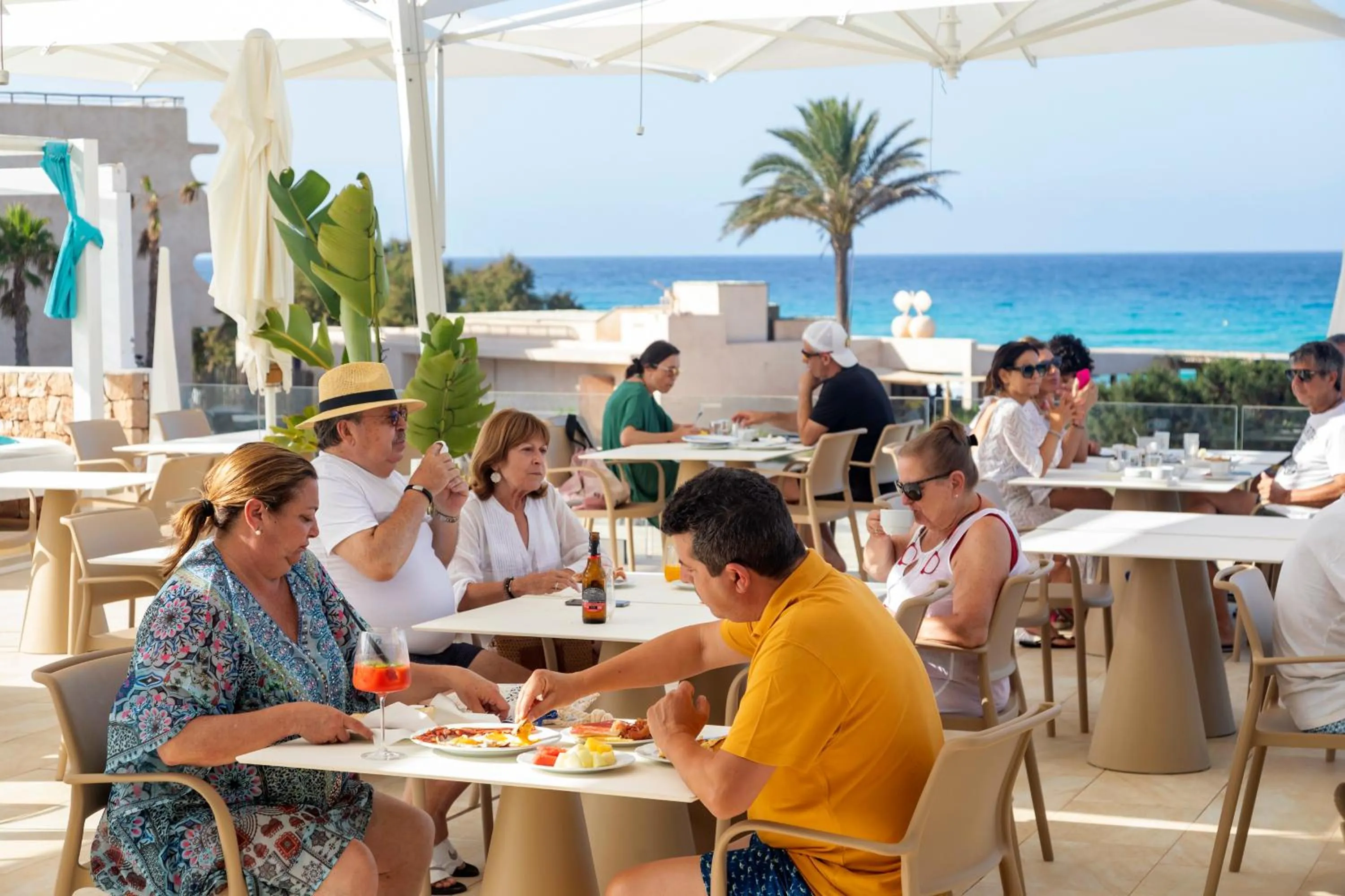 Restaurant/places to eat in Hotel Maysi