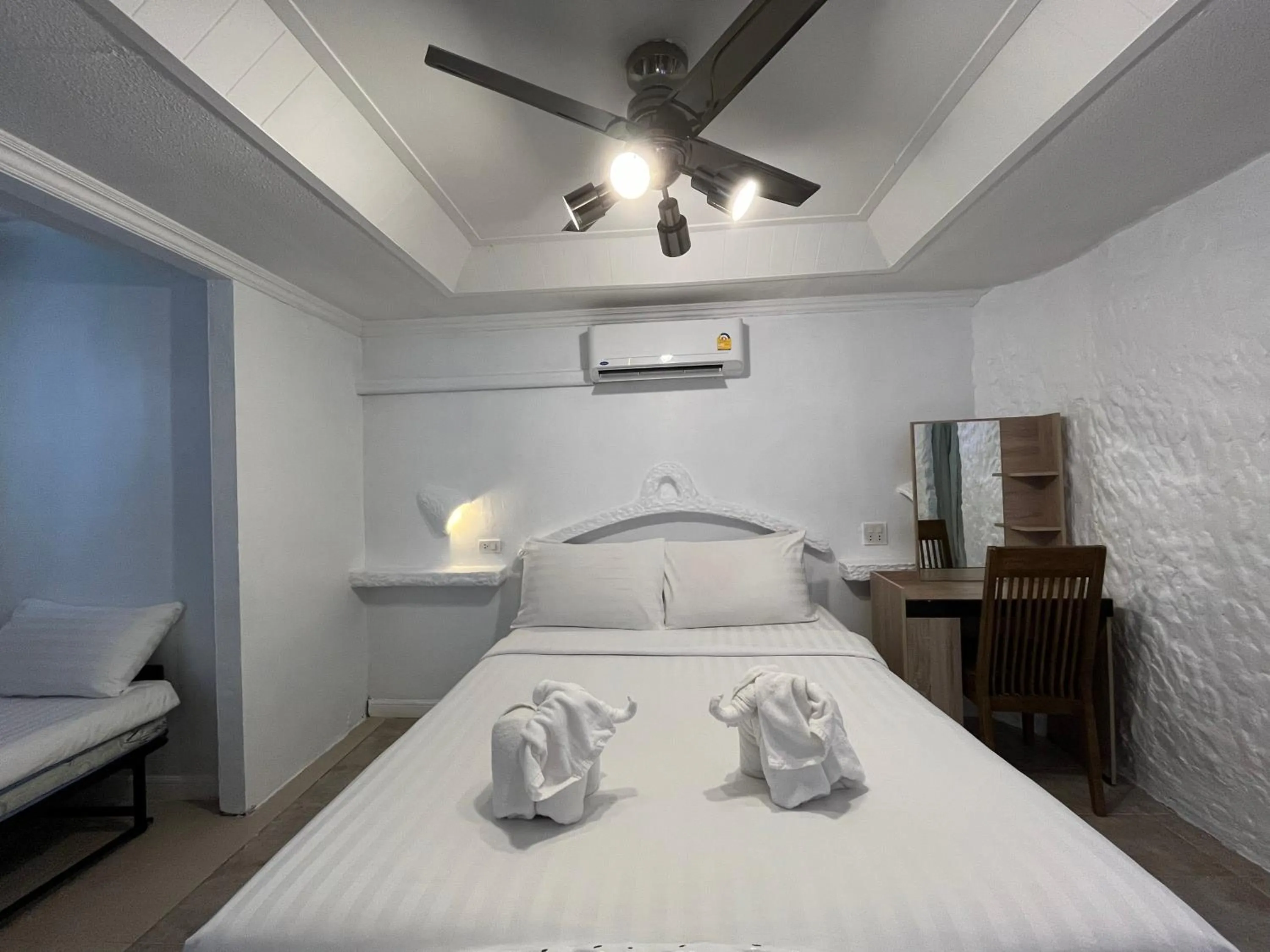 Bed in Big Boys' Bed & Burger - Patong Beach