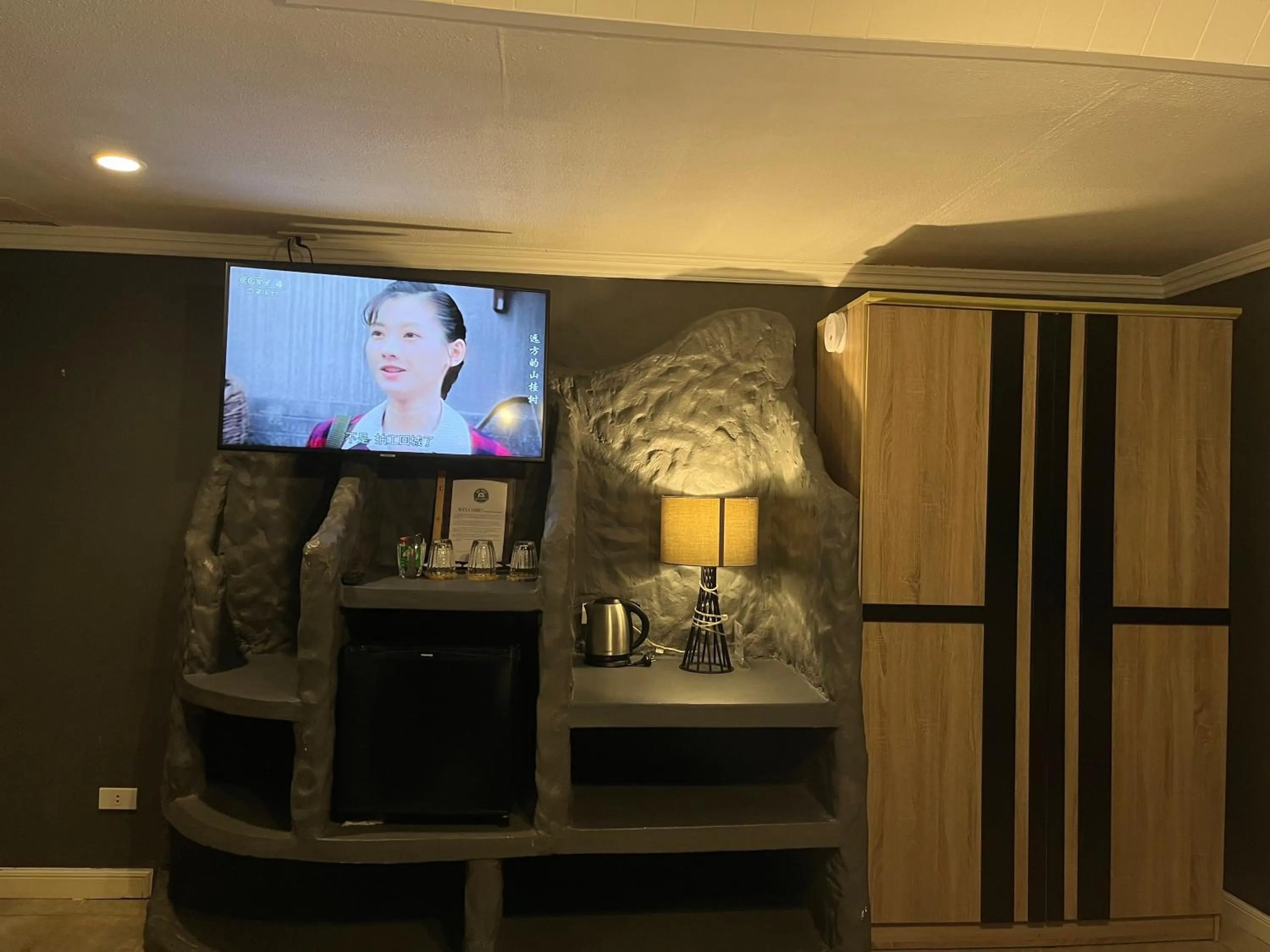 TV and multimedia in Big Boys' Bed & Burger - Patong Beach