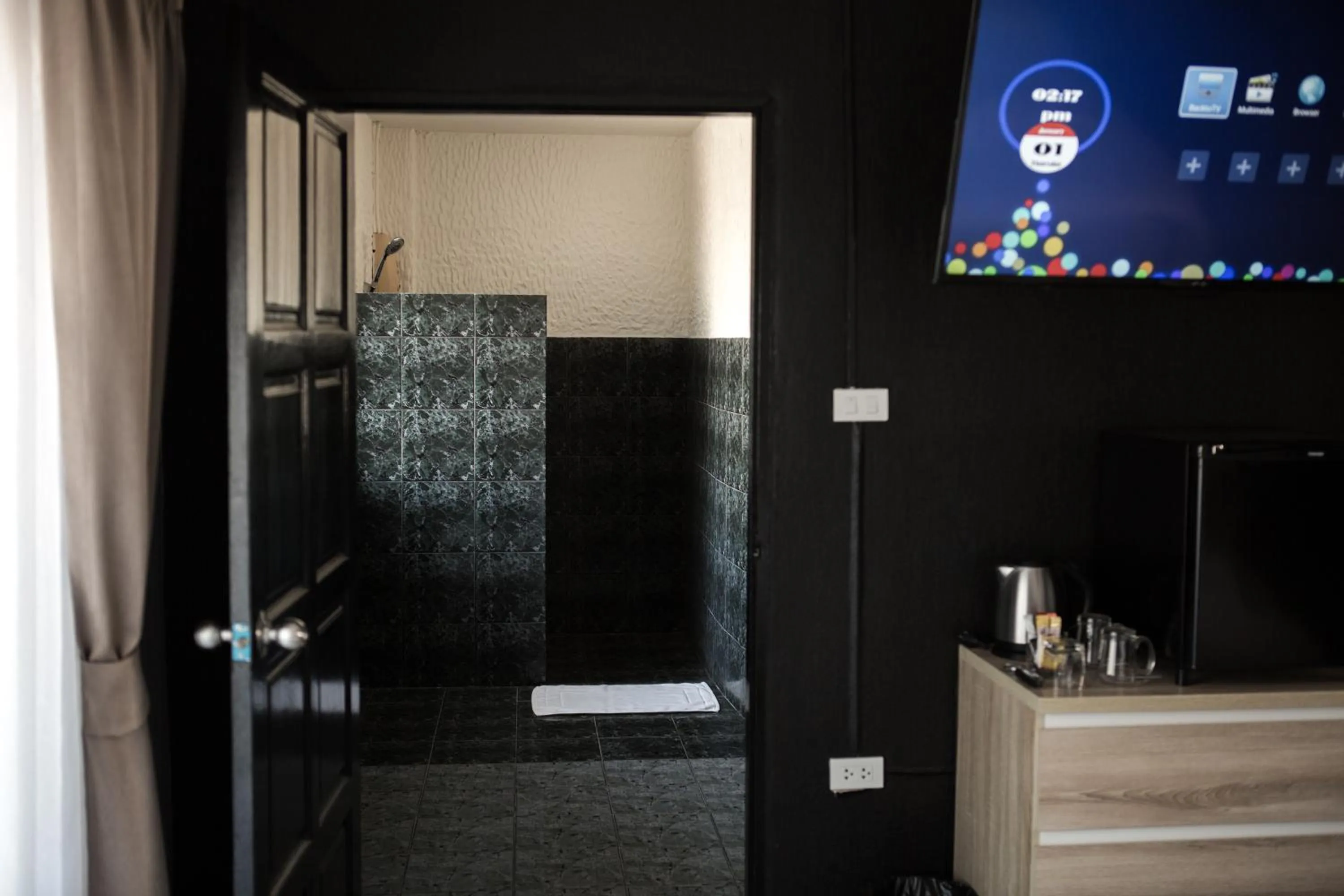 Shower in Big Boys' Bed & Burger - Patong Beach