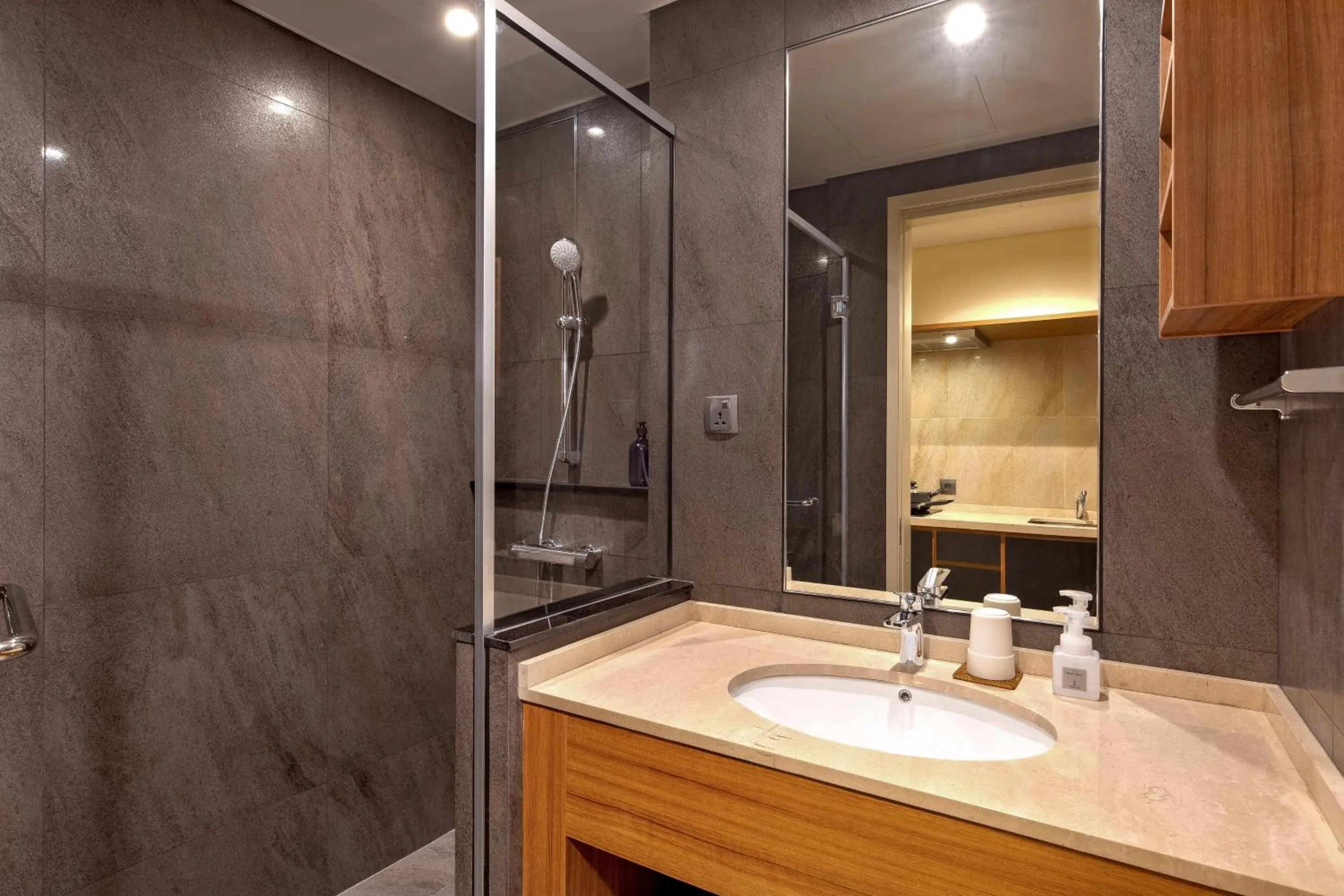 Shower in ISORAS CIKARANG