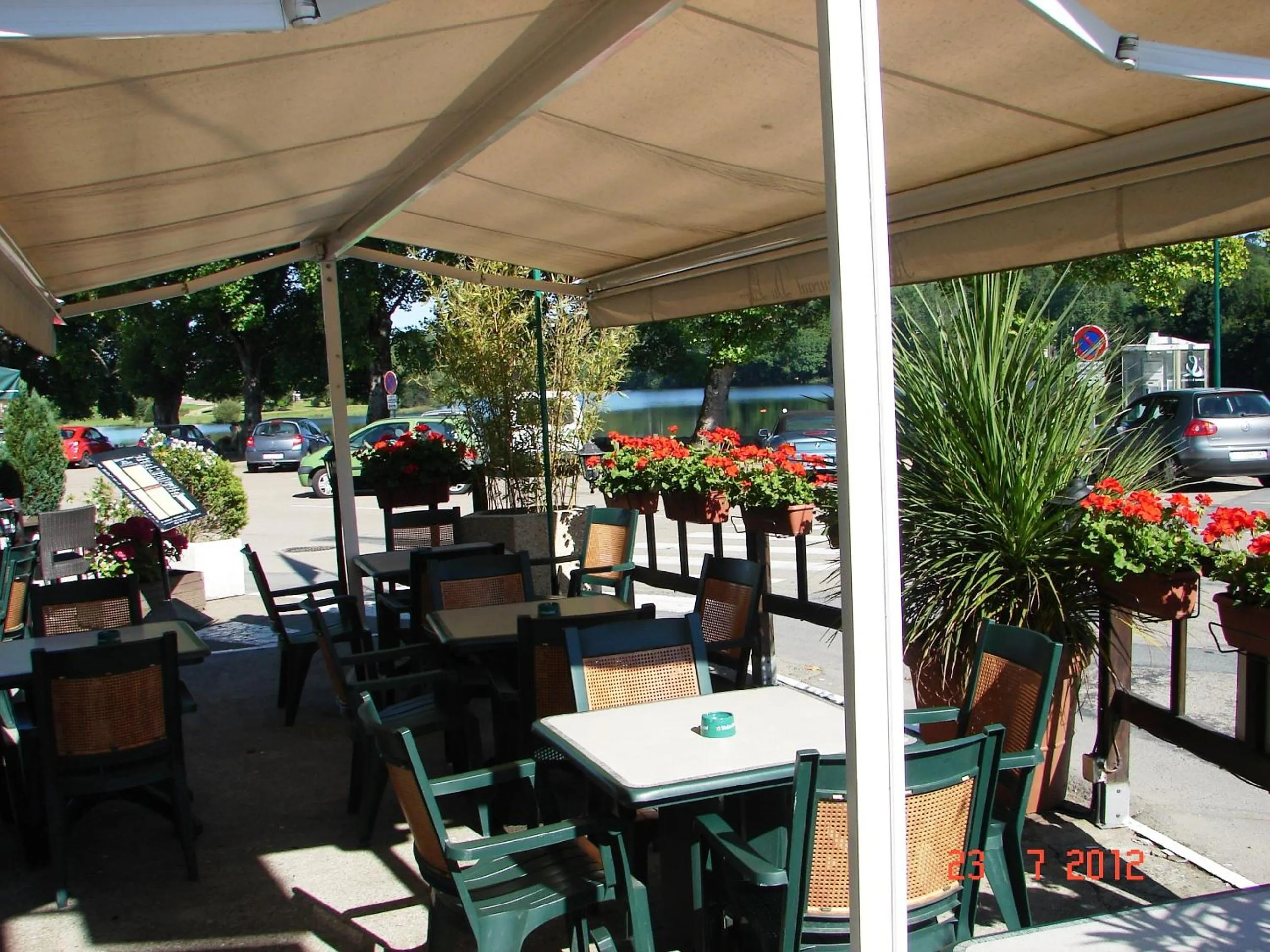 Patio in Hôtel du Lac