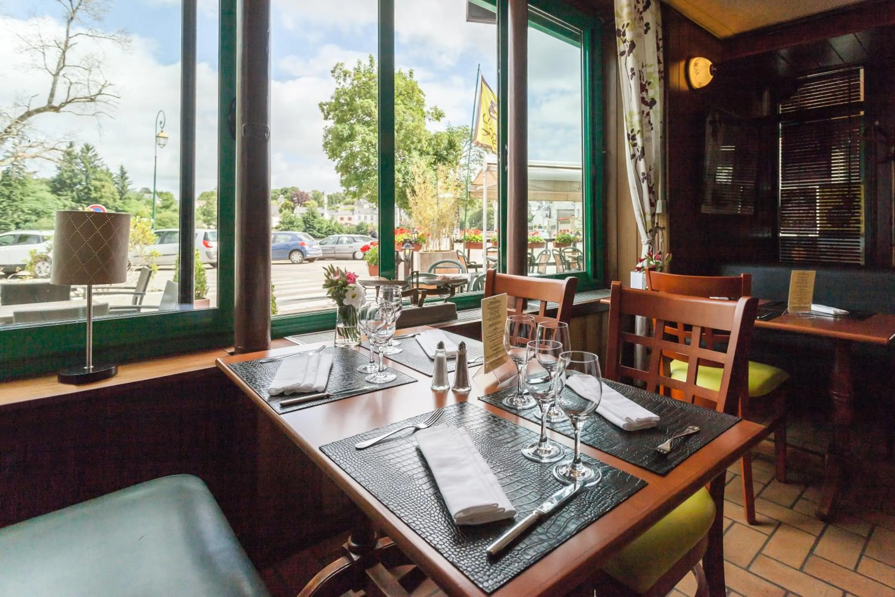 Restaurant/places to eat in Hôtel du Lac