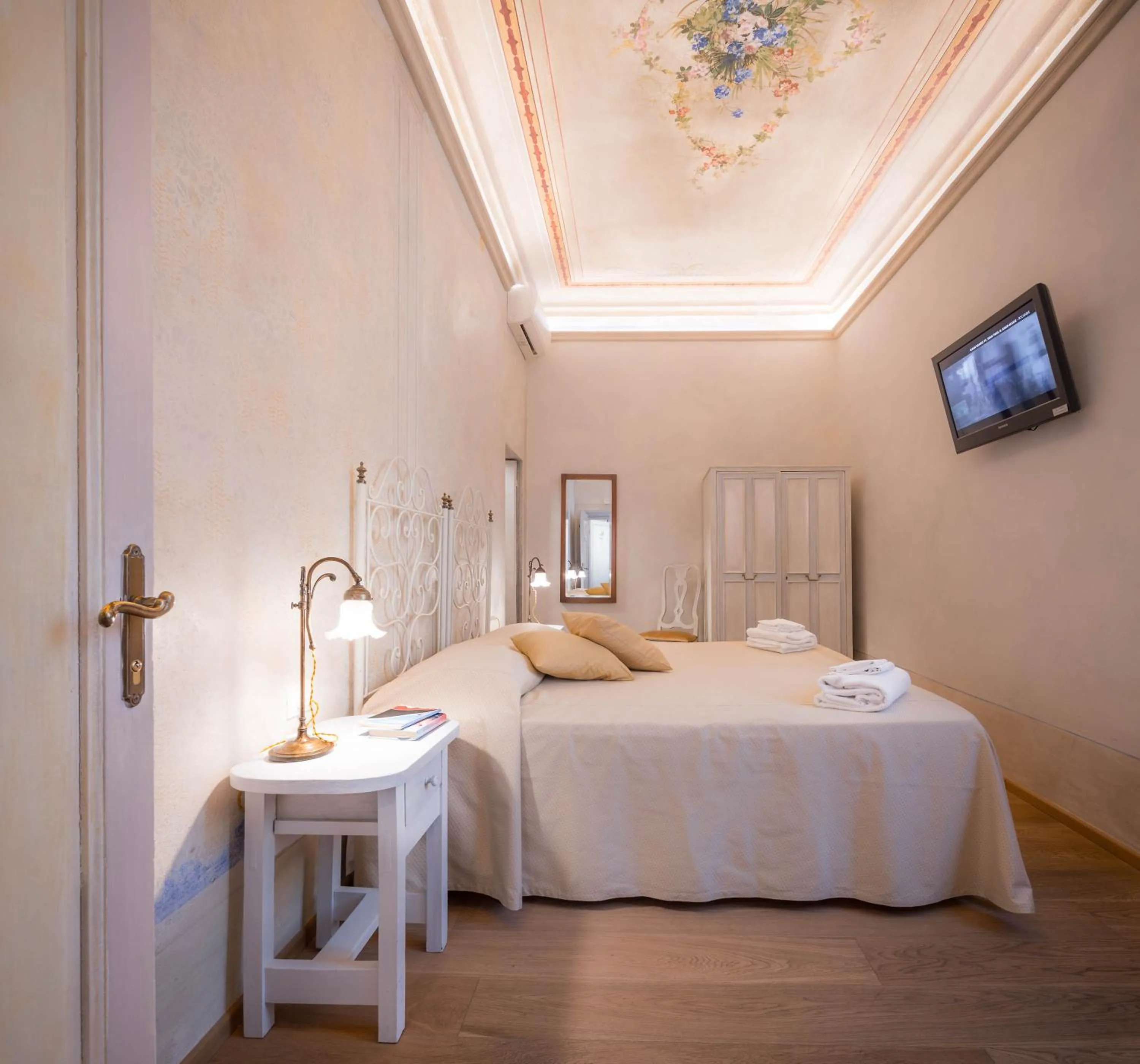 Bedroom, Bed in Novella House