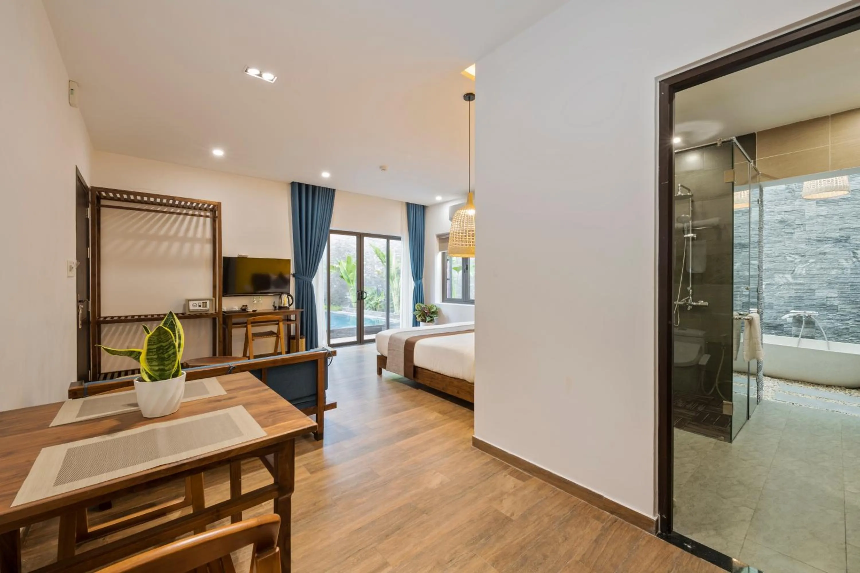 Kitchen or kitchenette, Bed in December Hoi An Villa