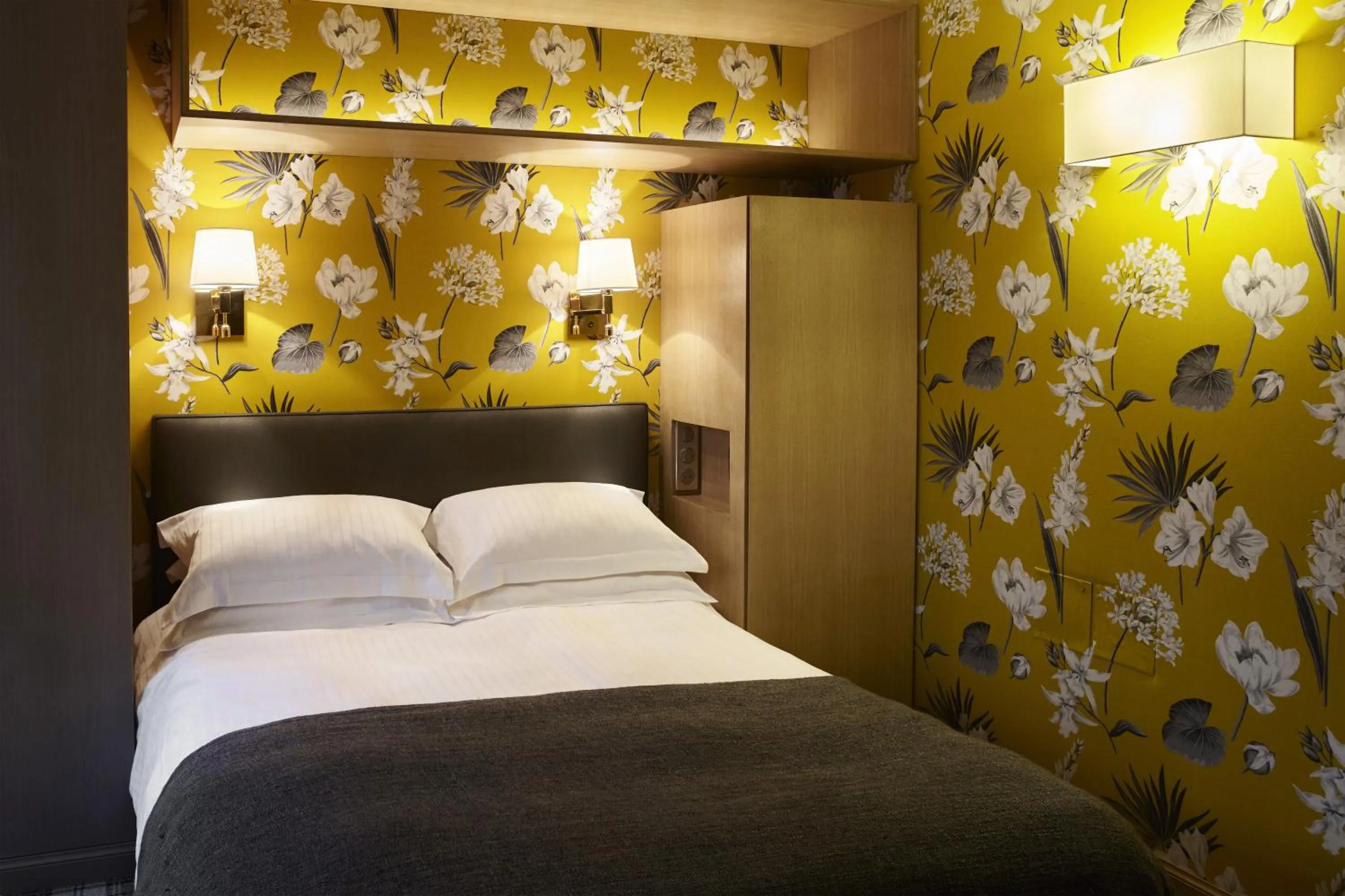 Decorative detail, Bed in Hôtel Saint-Paul Rive-Gauche