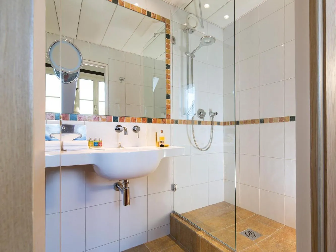 Bathroom in Hôtel Saint-Paul Rive-Gauche