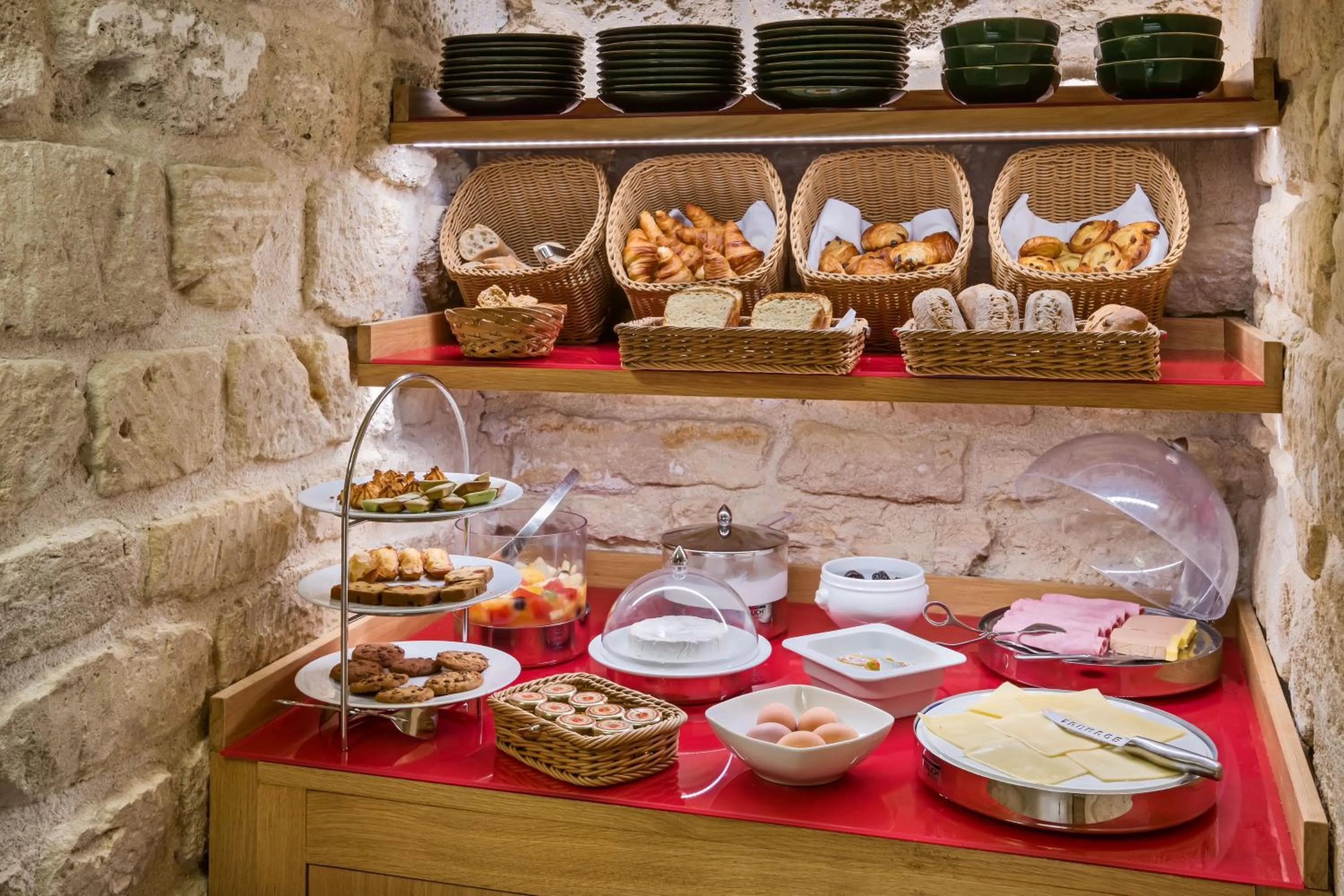 Buffet breakfast in Hôtel Saint-Paul Rive-Gauche