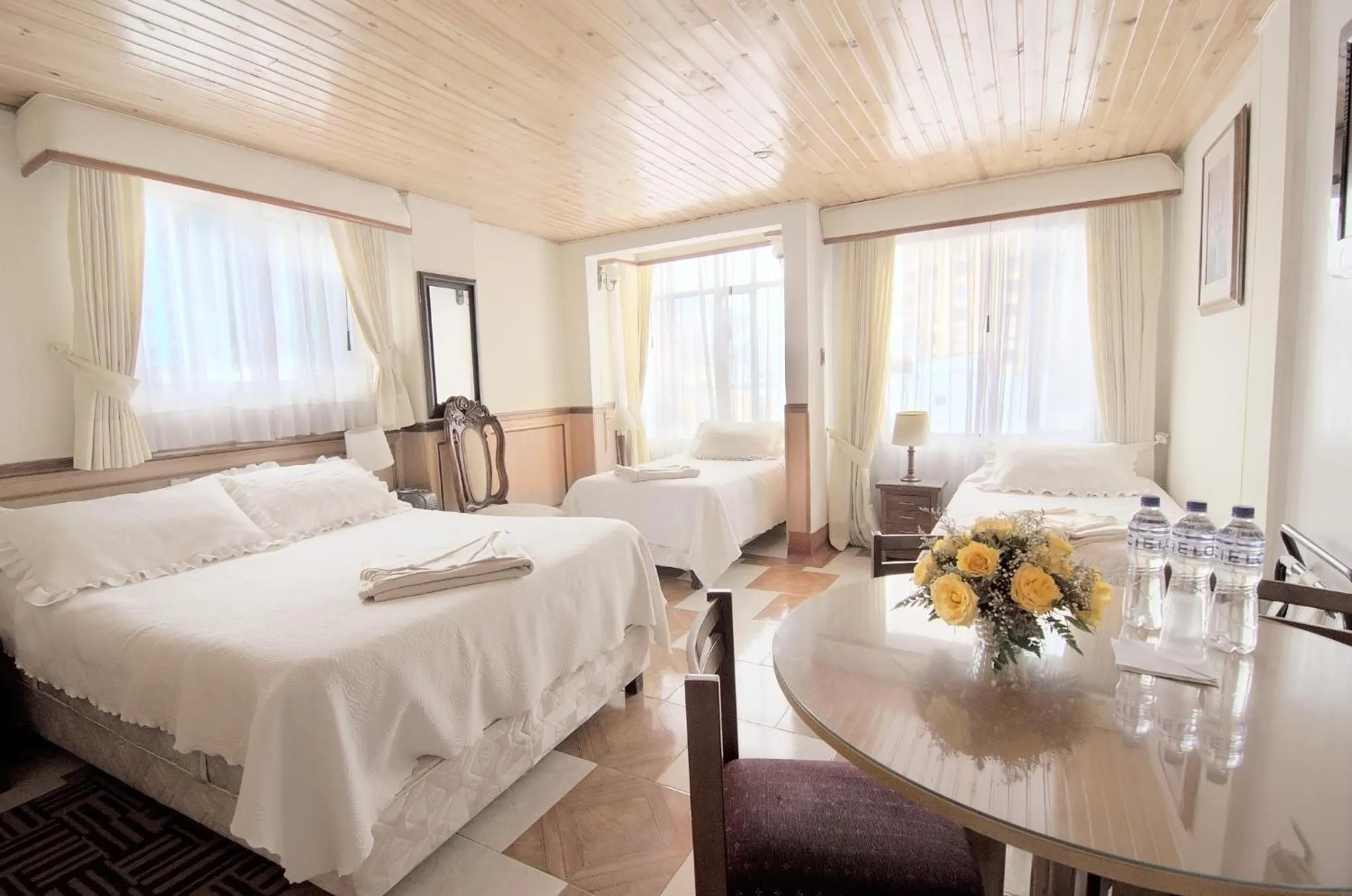 Photo of the whole room in Hotel Inter Bogotá