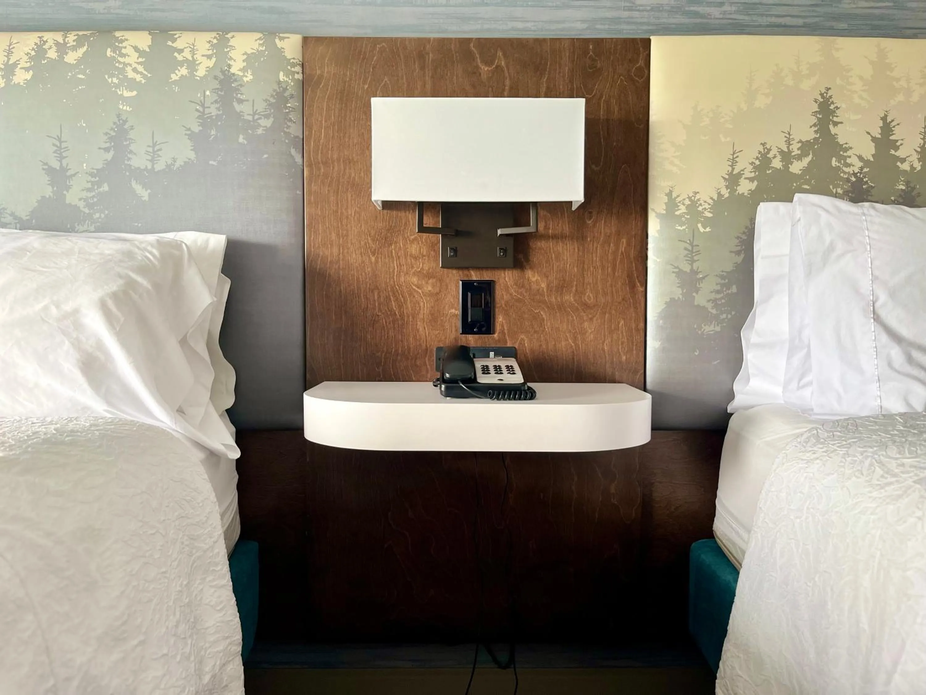 Bedroom, Bed in Hampton Inn & Suites by Hilton Québec - Beauport