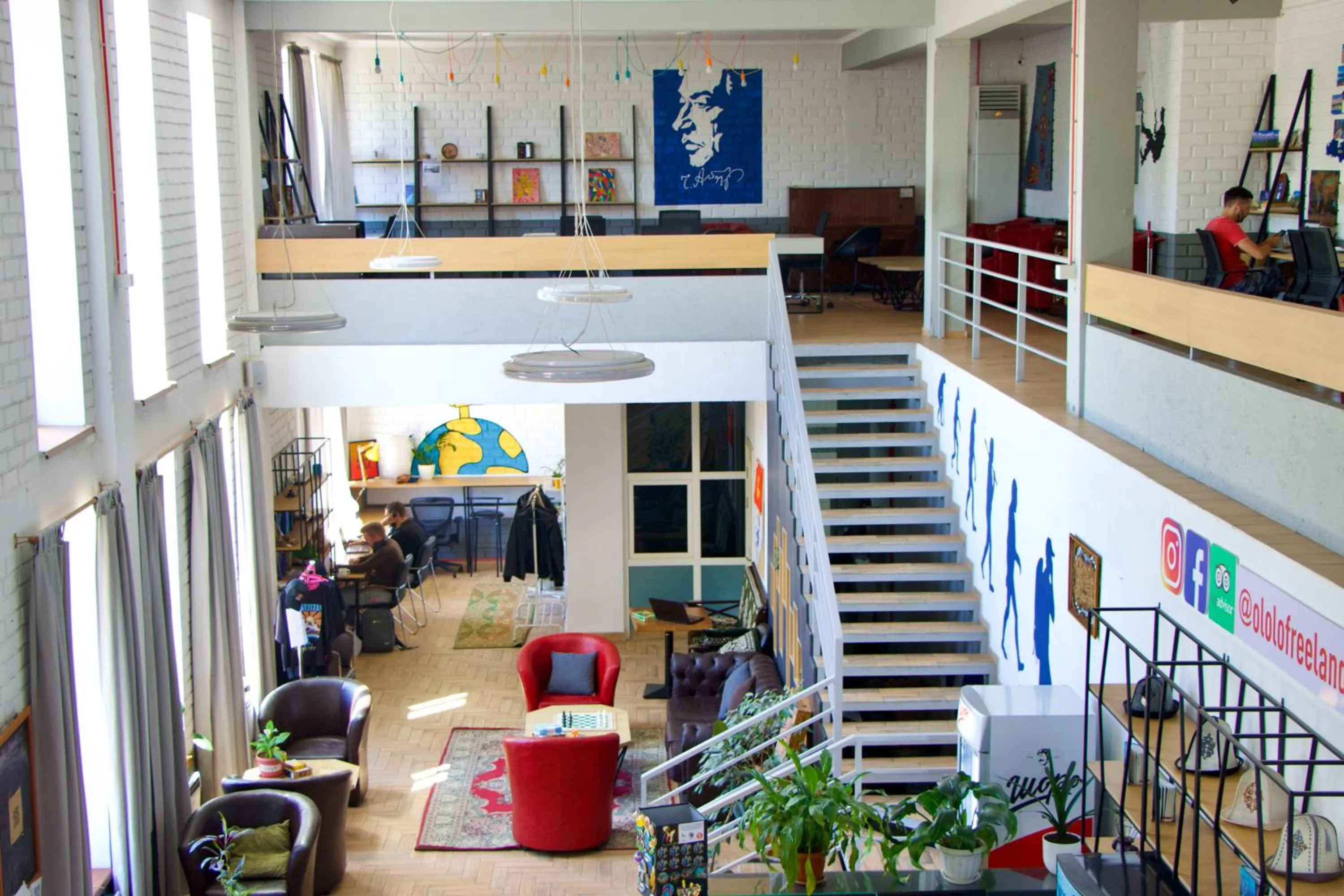 Communal lounge/ TV room in ololoFreelander Hostel&Coworking