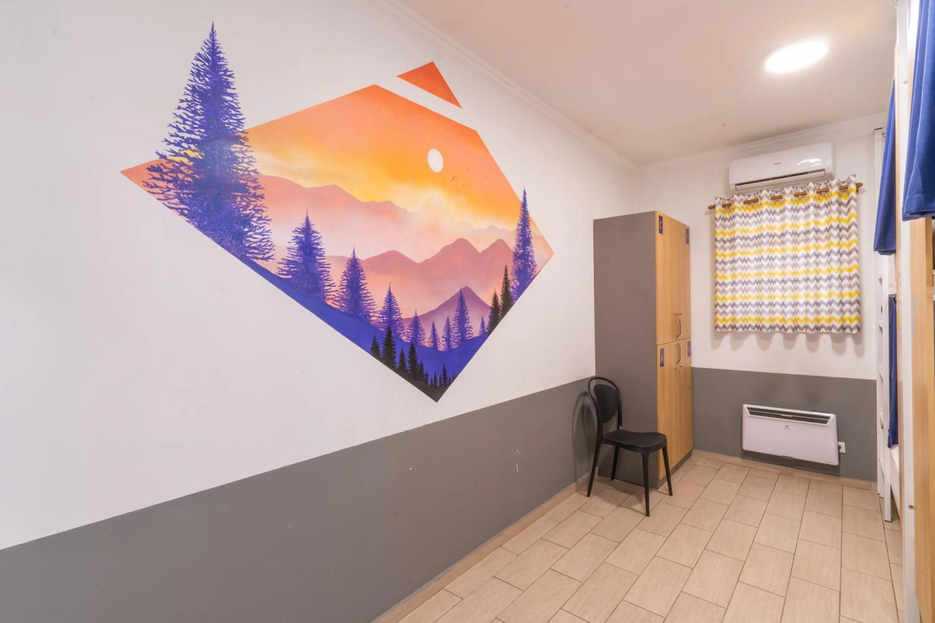 microwave in ololoFreelander Hostel&Coworking