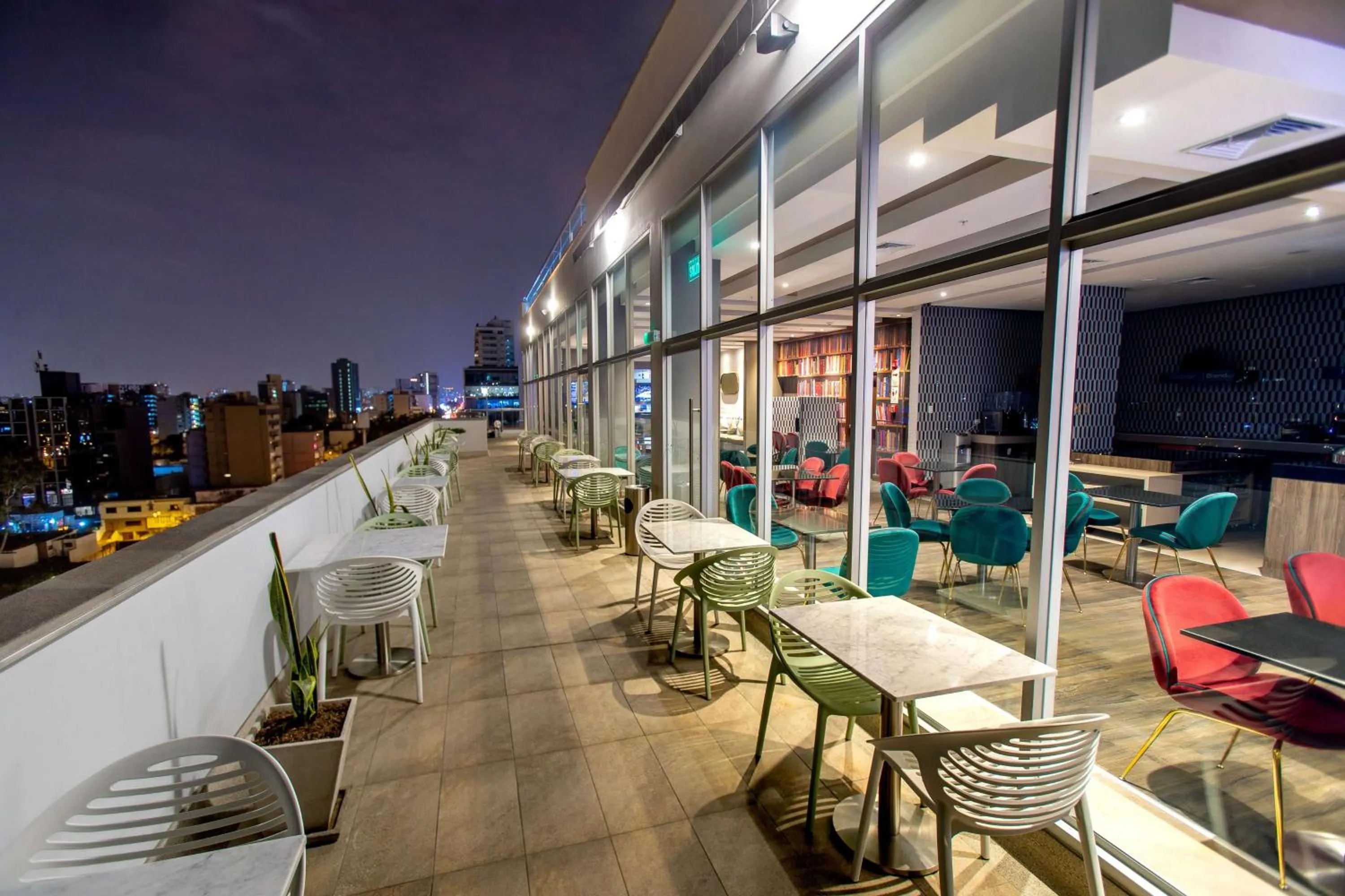 Restaurant/places to eat in Hampton By Hilton Lima San Isidro