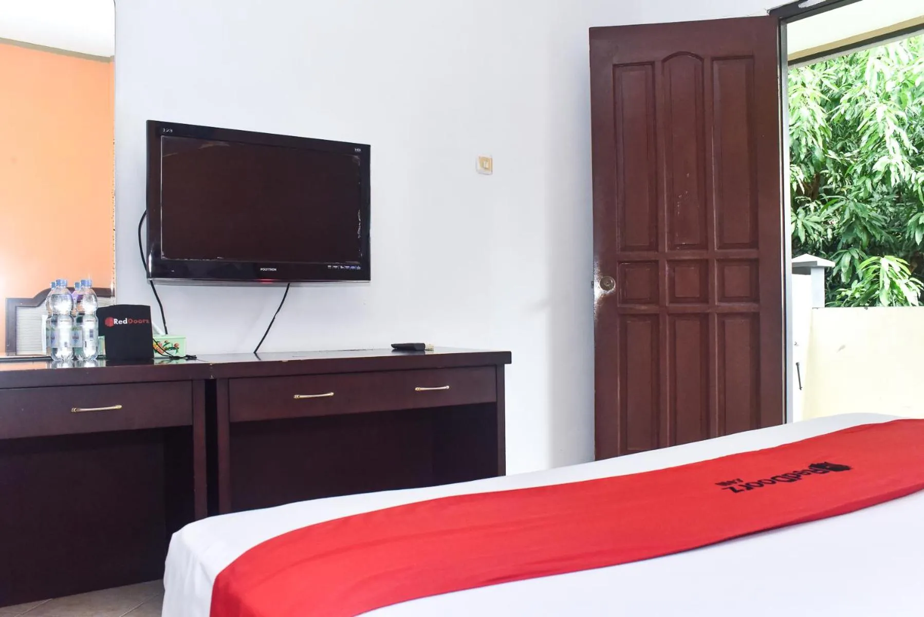 Bed in RedDoorz Plus @ Tirta Kencana Hotel