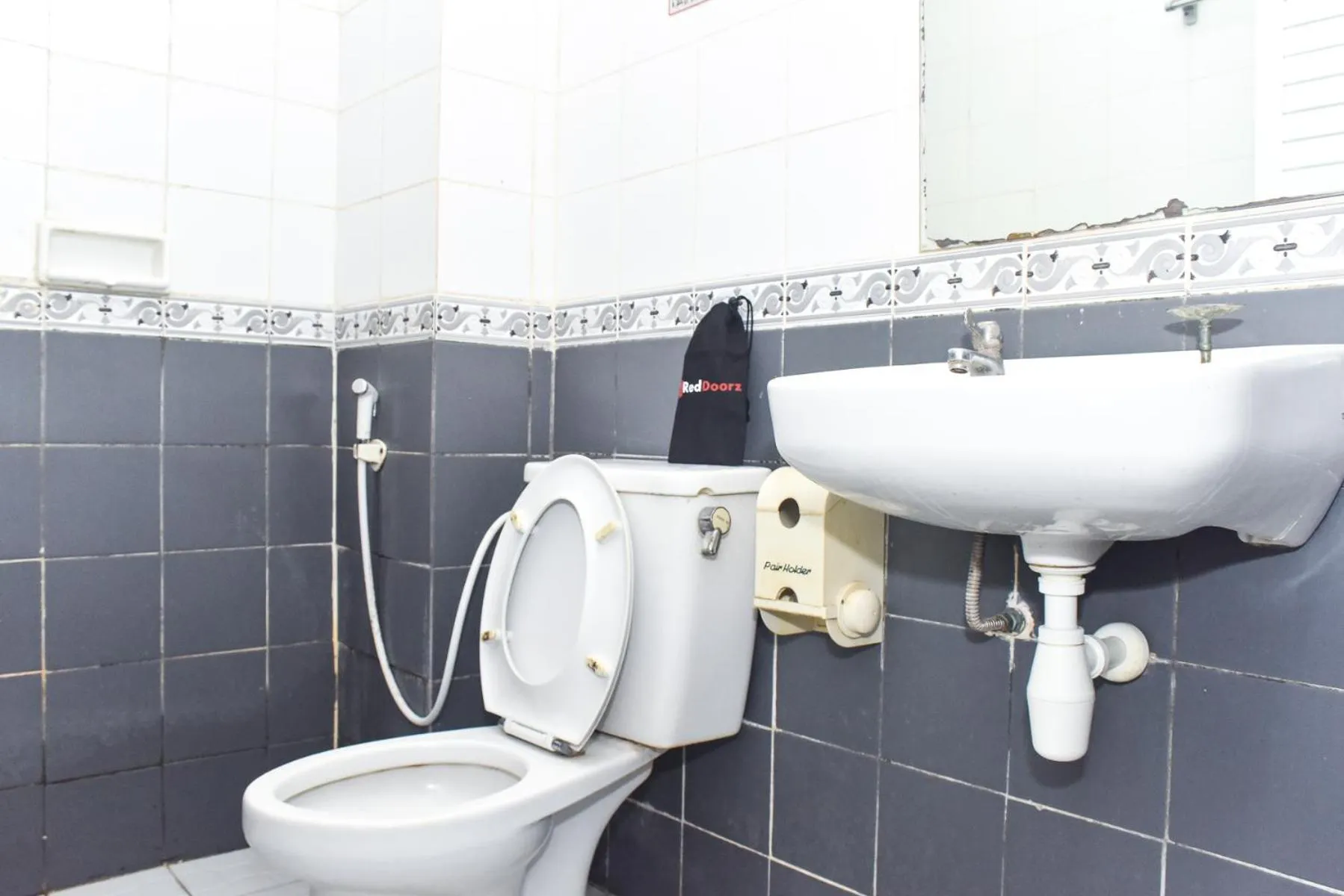 Bathroom in RedDoorz Plus @ Tirta Kencana Hotel