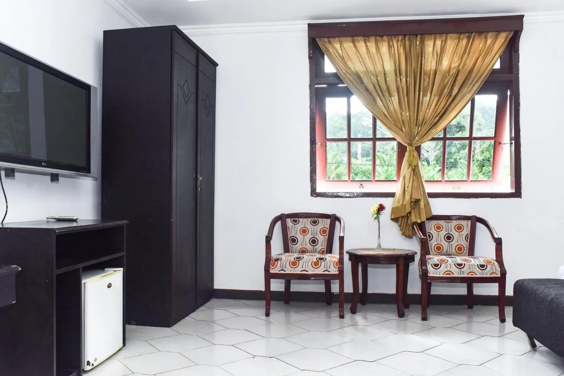 TV and multimedia in RedDoorz Plus @ Tirta Kencana Hotel