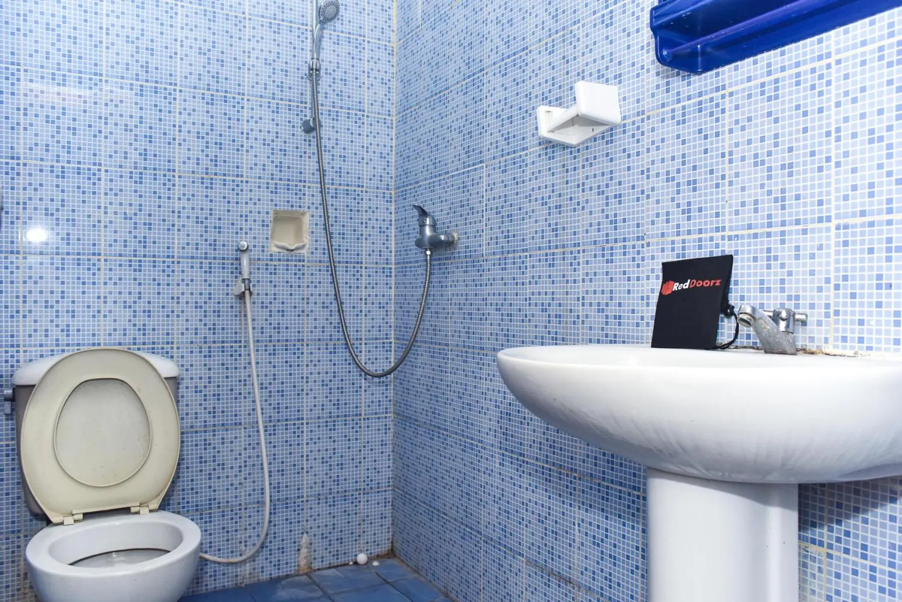 Bathroom in RedDoorz Plus @ Tirta Kencana Hotel