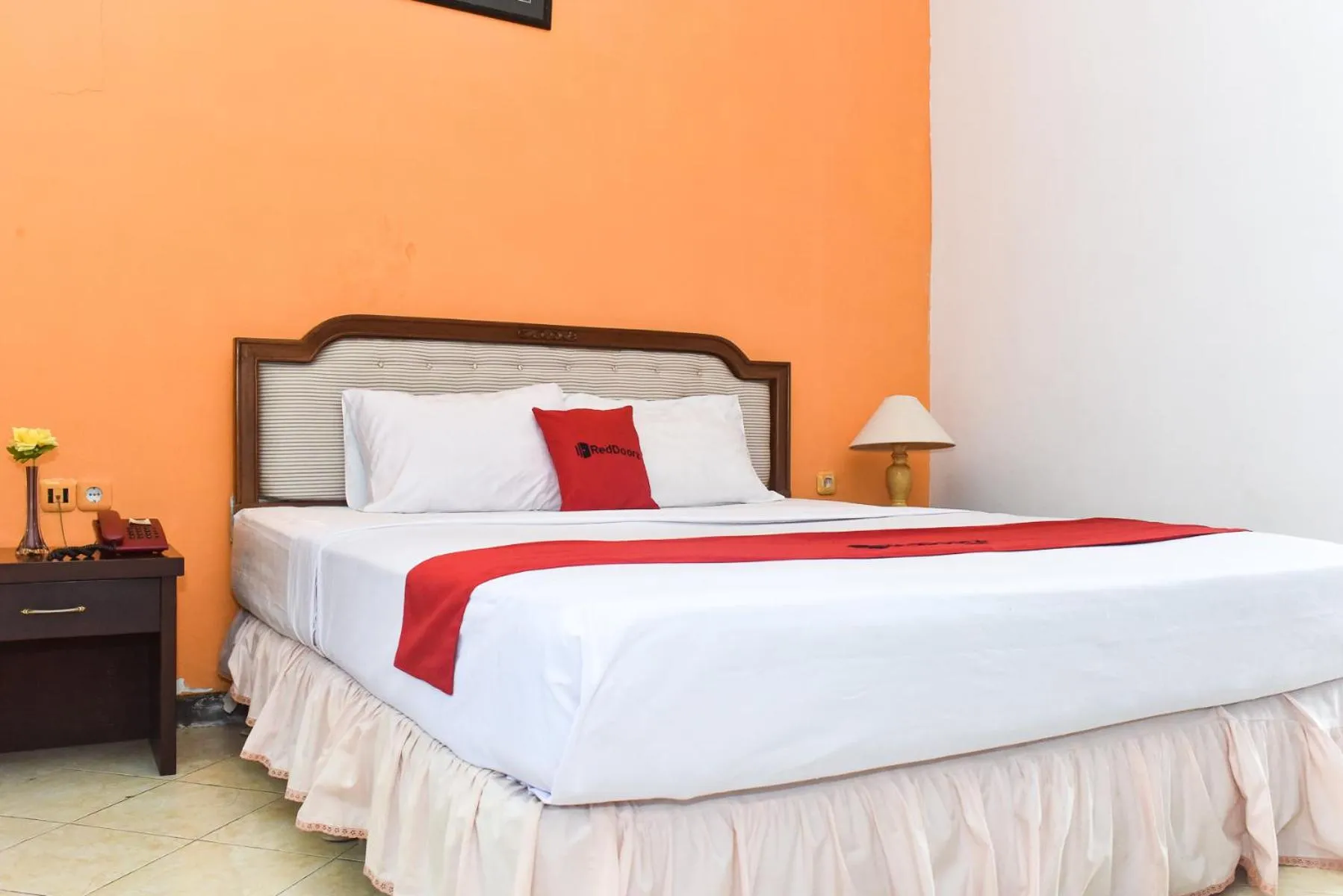 Bedroom, Bed in RedDoorz Plus @ Tirta Kencana Hotel