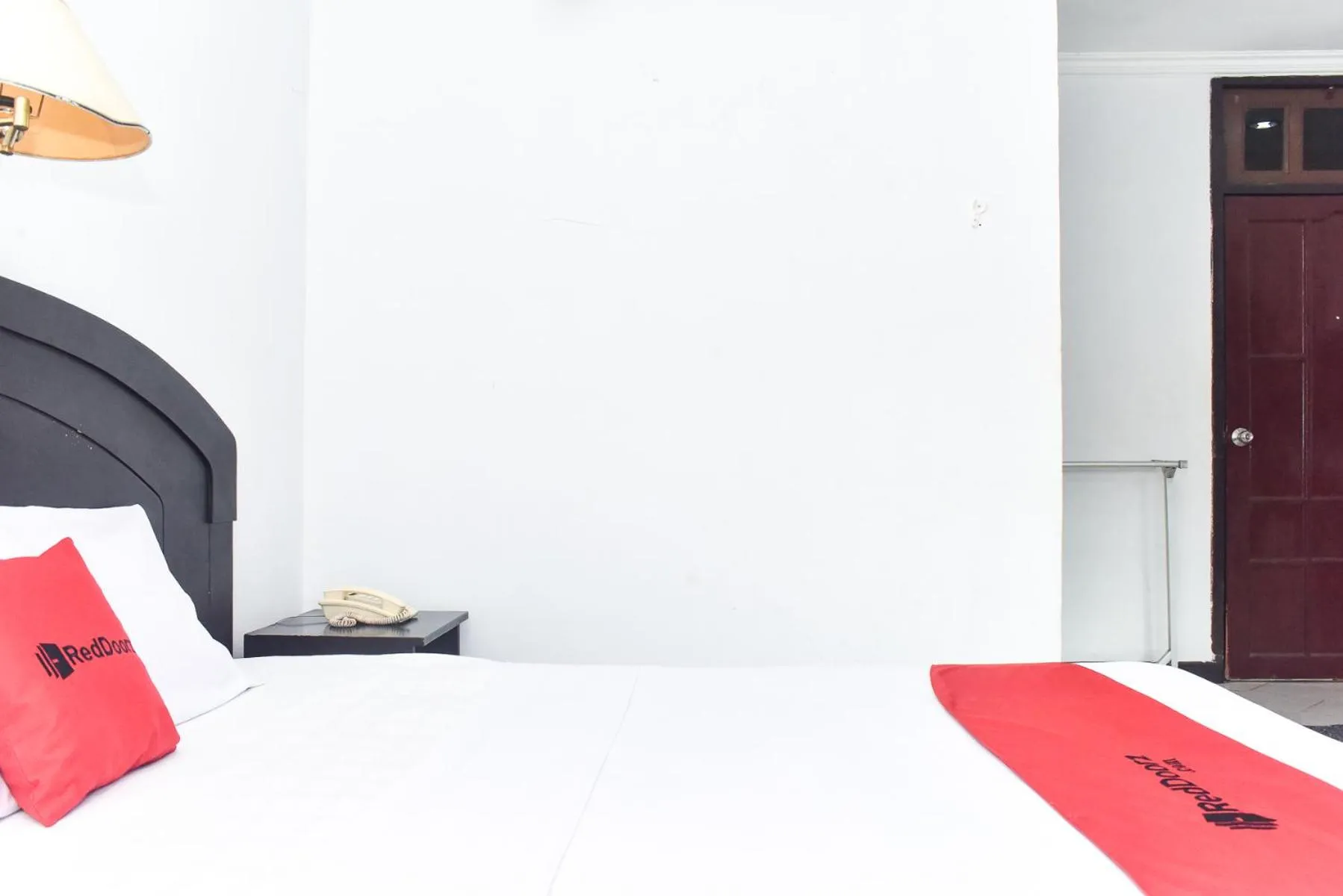 Bedroom, Bed in RedDoorz Plus @ Tirta Kencana Hotel