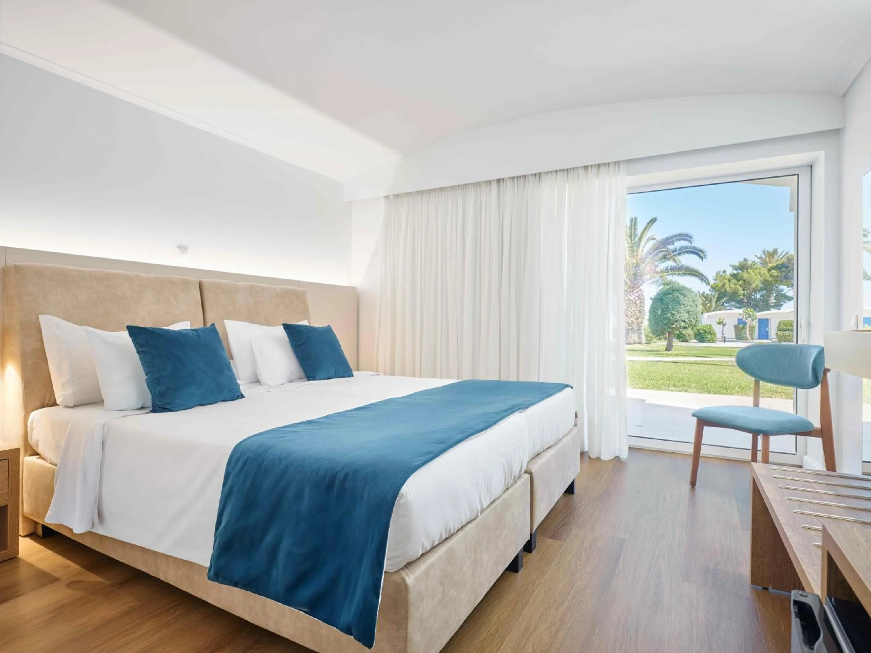 Bed in Comer Kinetta Beach
