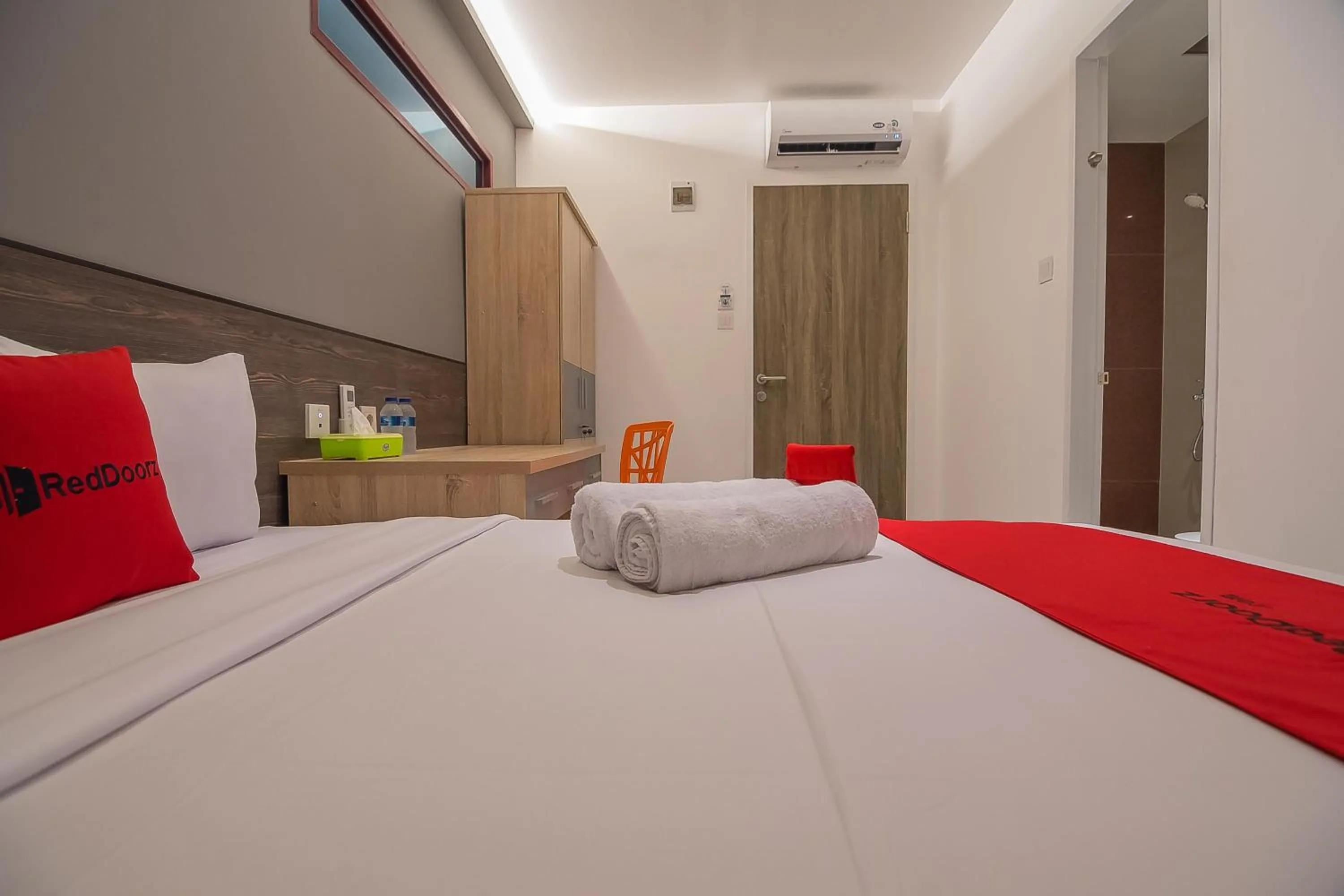 Bed in RedDoorz near Taman Rejomulyo