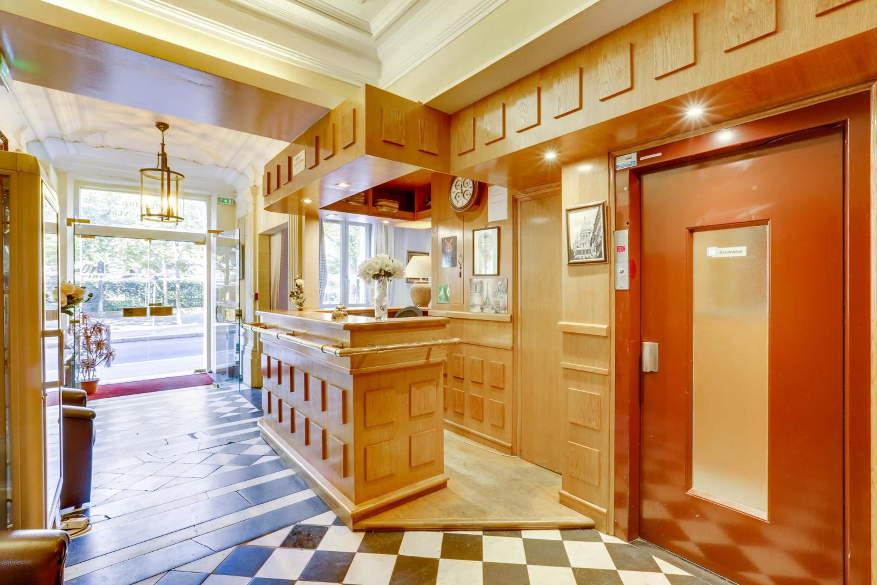 Lobby or reception in Hôtel du Square d'Anvers